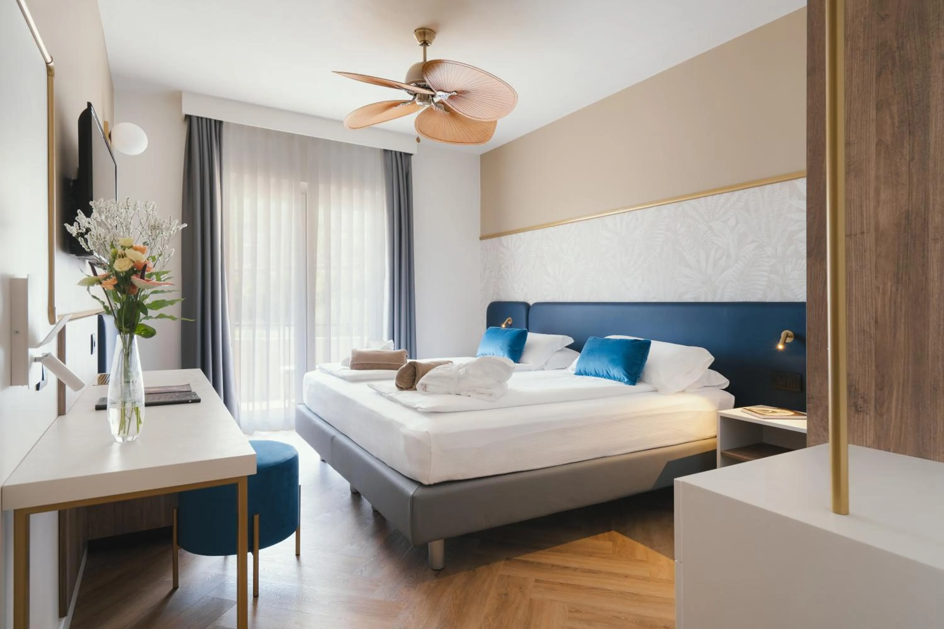 Photo of the whole room, Bed in Hotel Du Lac