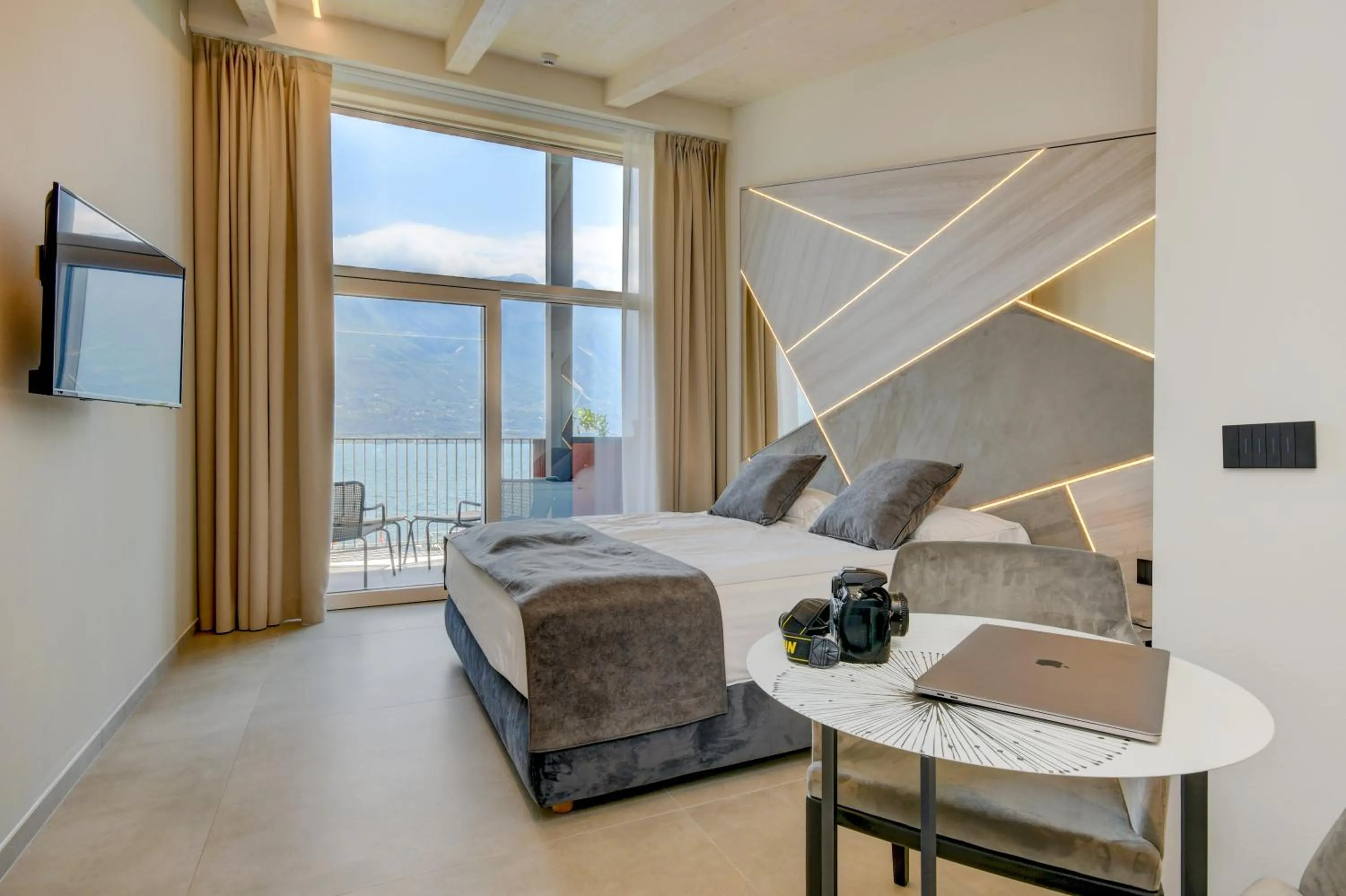 Bedroom in Hotel Du Lac