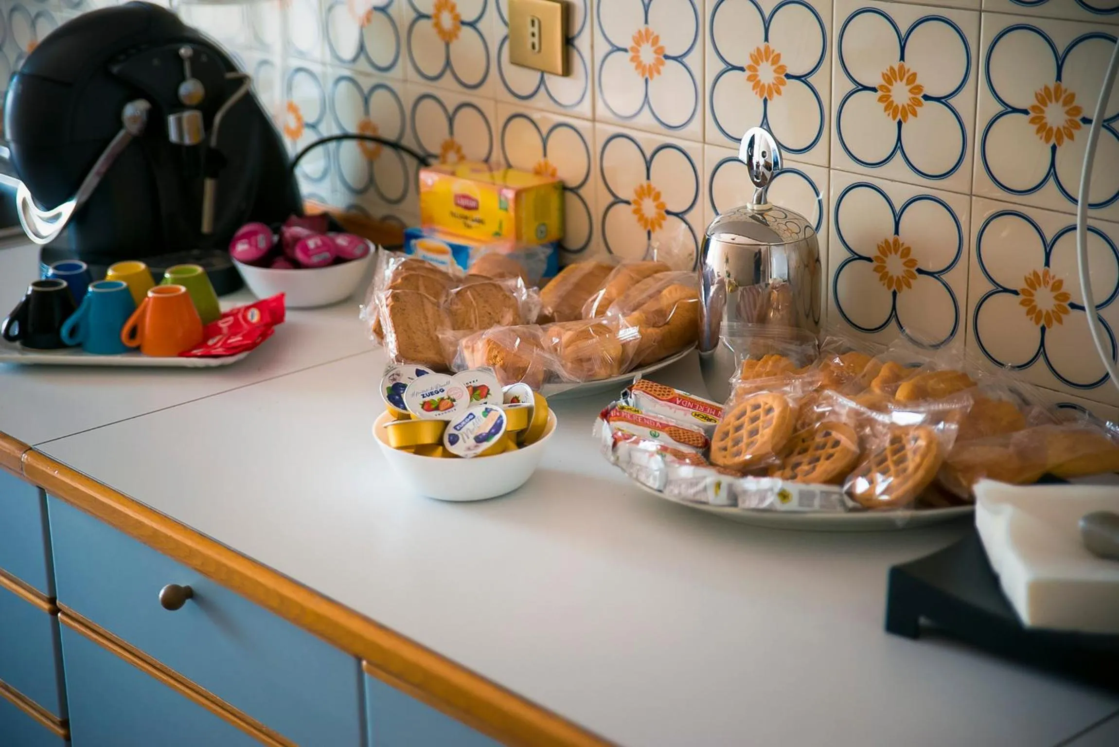 Food and drinks in Plumbird Boutique & Apartment