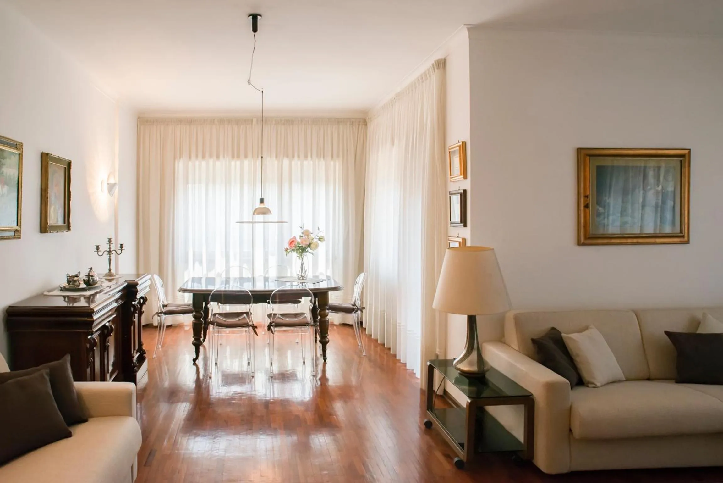 Restaurant/places to eat in Plumbird Boutique & Apartment