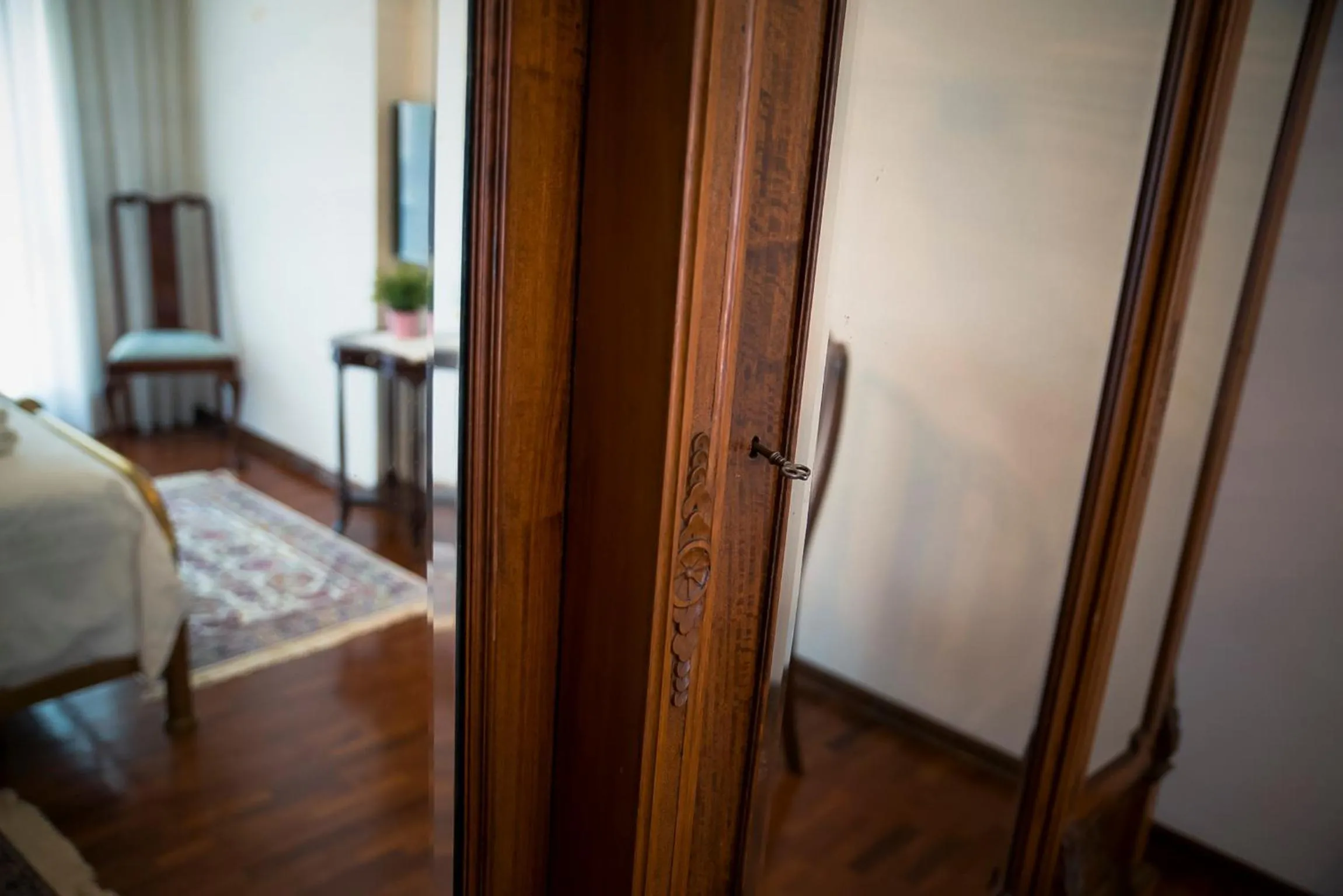 wardrobe, Bed in Plumbird Boutique & Apartment