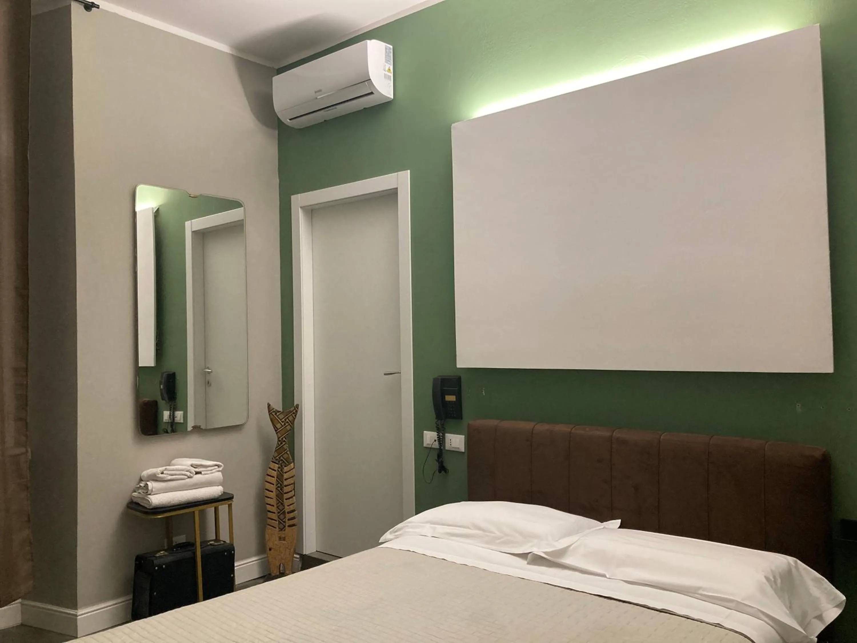 Bed in Hotel Calypso