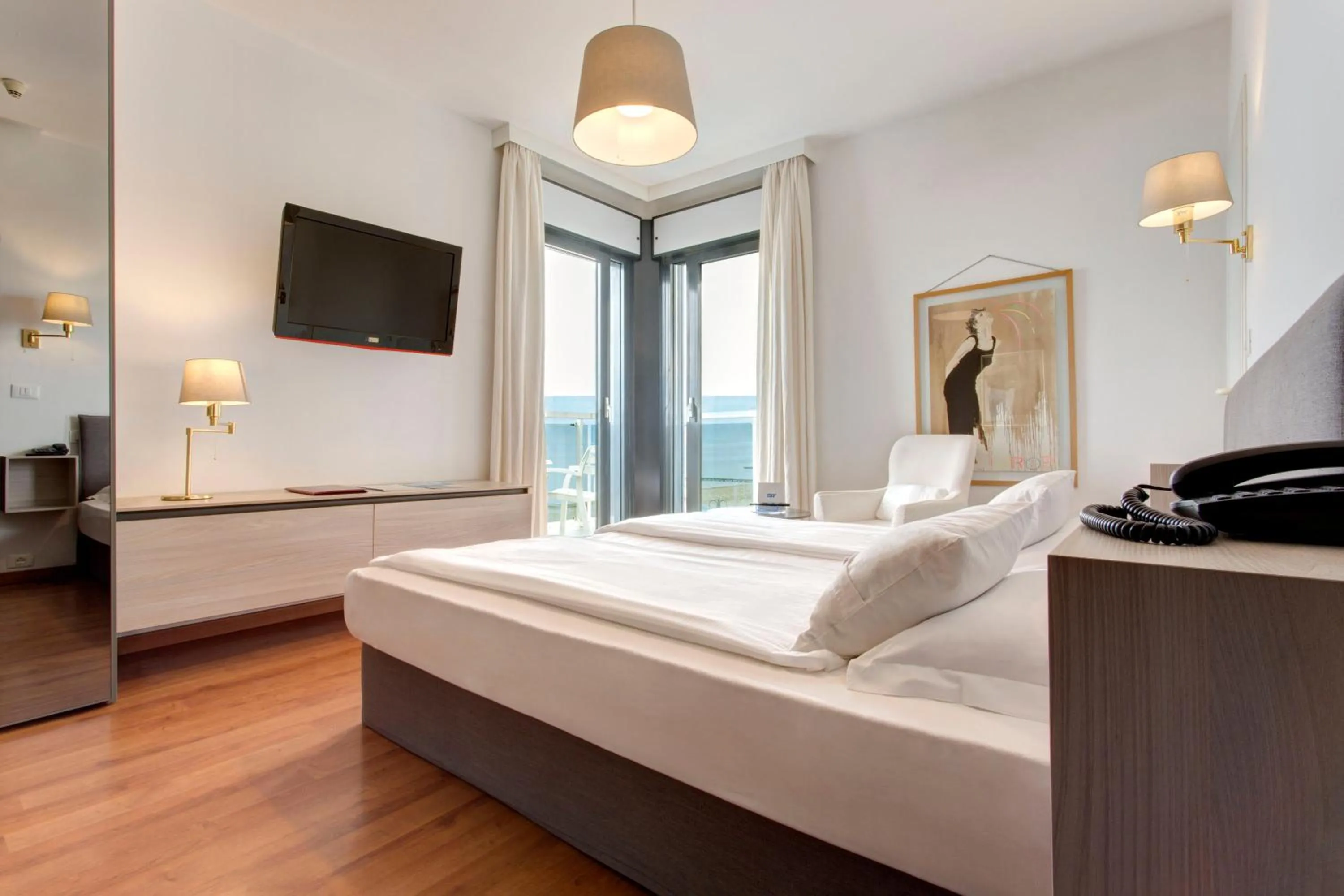 Sea view, Bed in Hotel Byron Bellavista