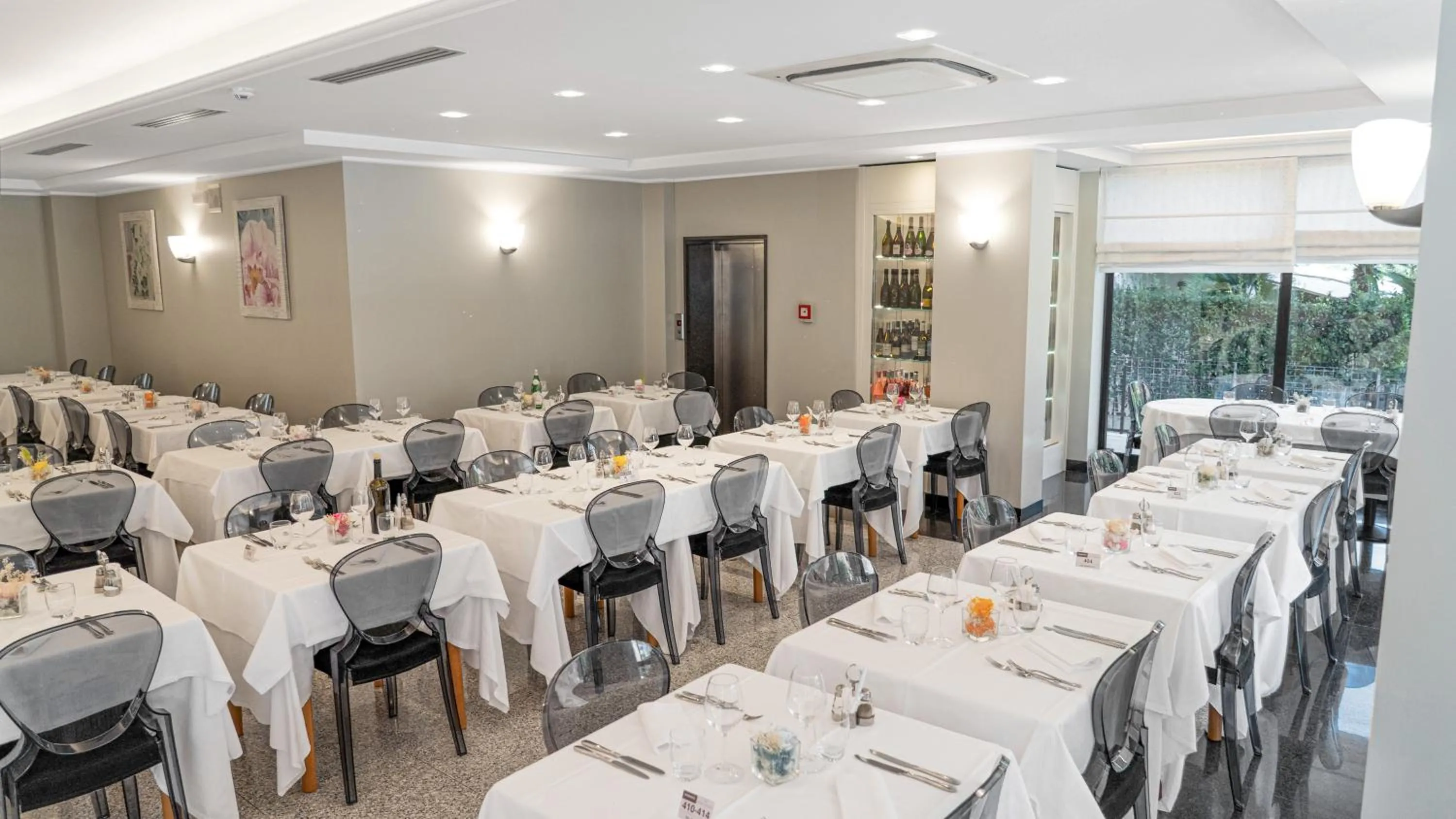 Restaurant/places to eat in Hotel Imperial