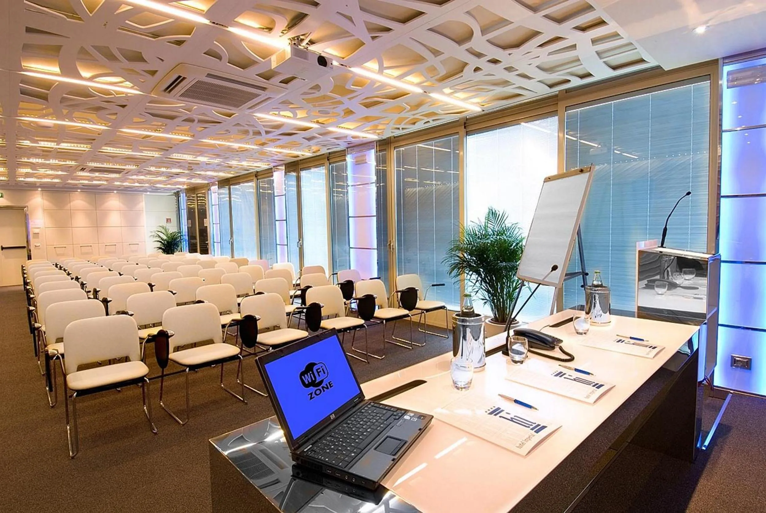 Business facilities in Hotel Imperial