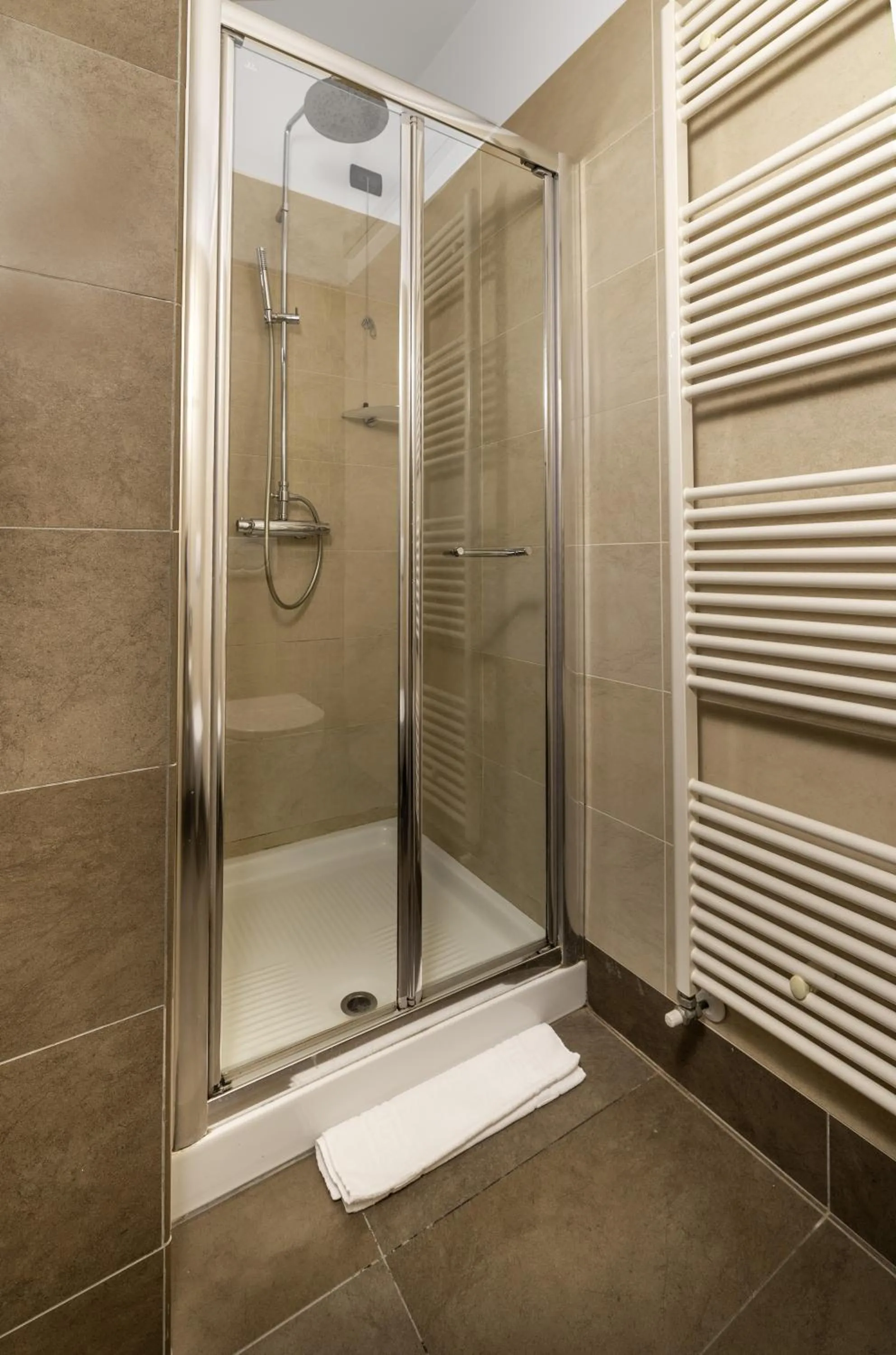 Shower in Hotel Imperial