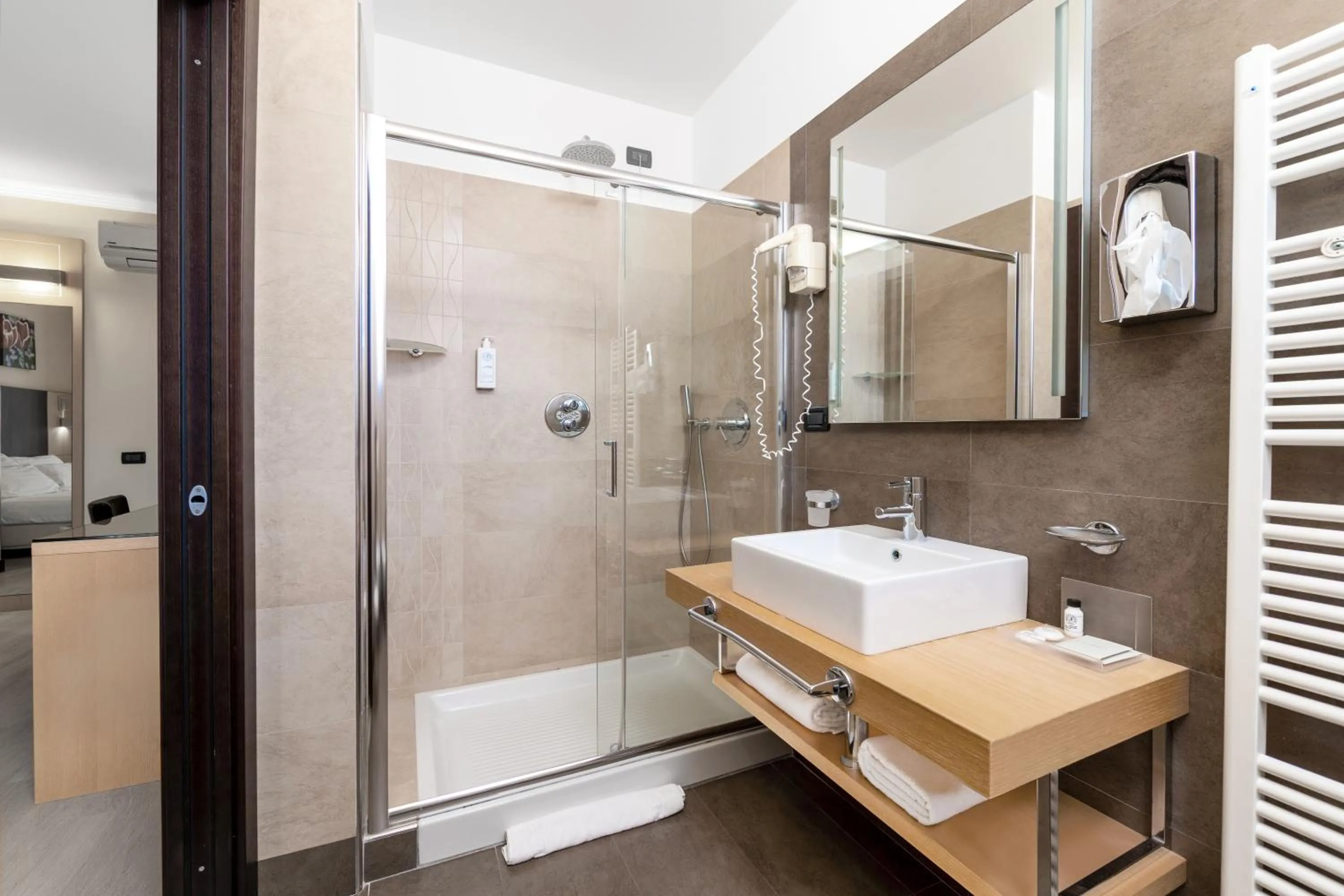 Shower in Hotel Imperial