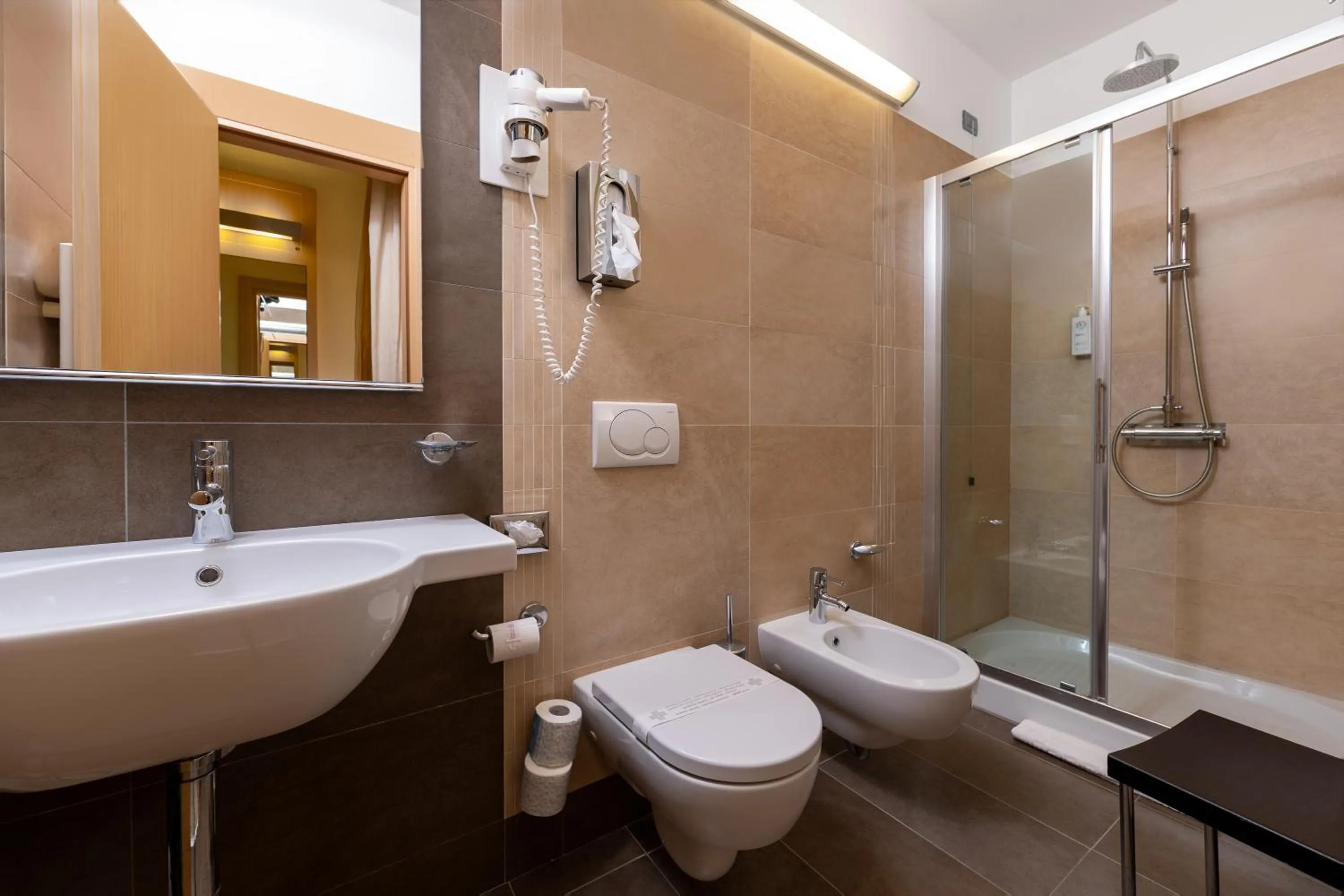 Shower in Hotel Imperial