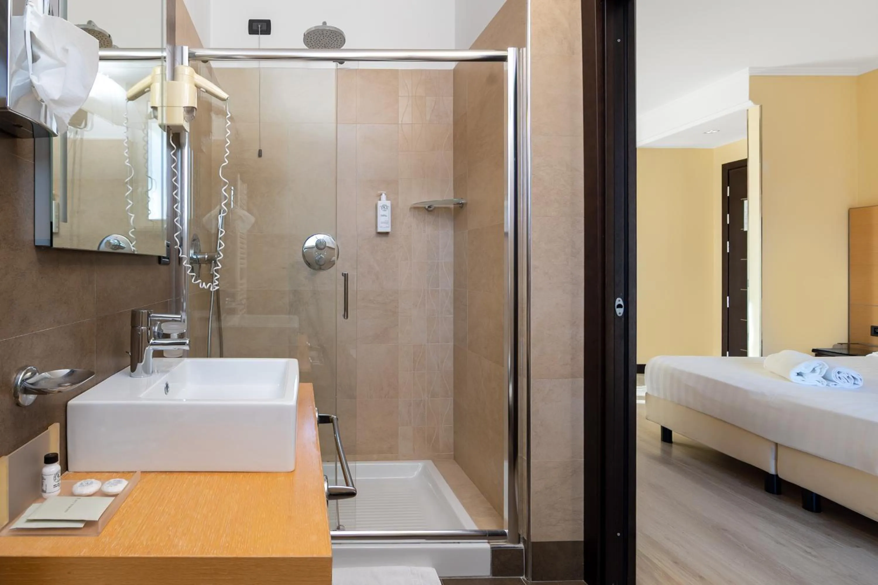 Shower in Hotel Imperial