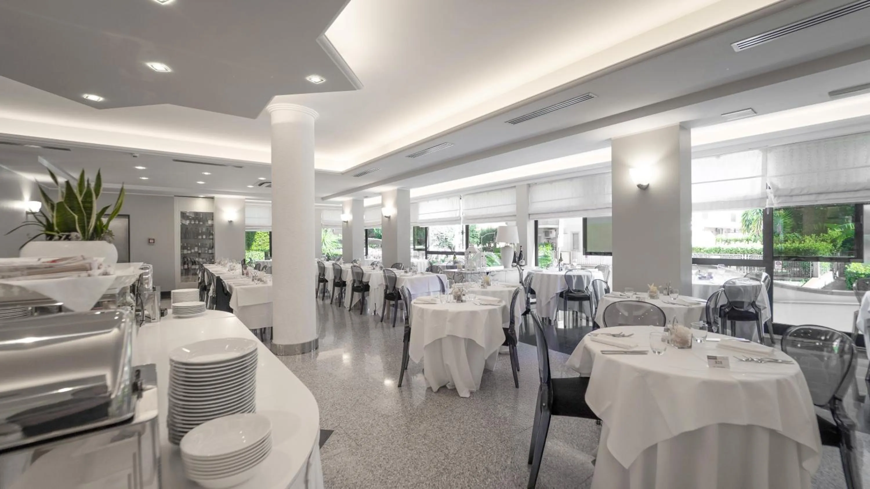 Restaurant/places to eat in Hotel Imperial