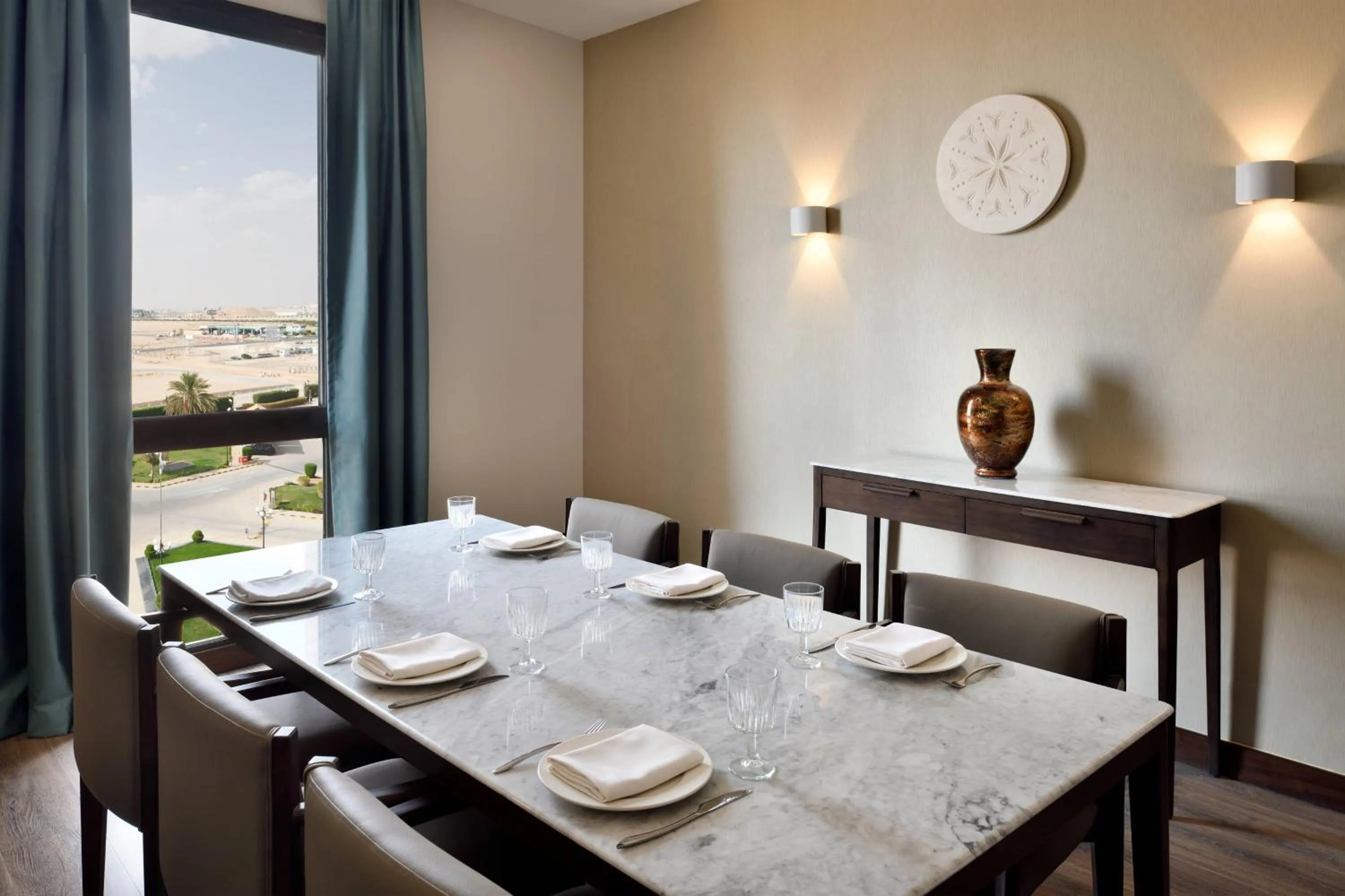 Bedroom in Riyadh Airport Marriott Hotel