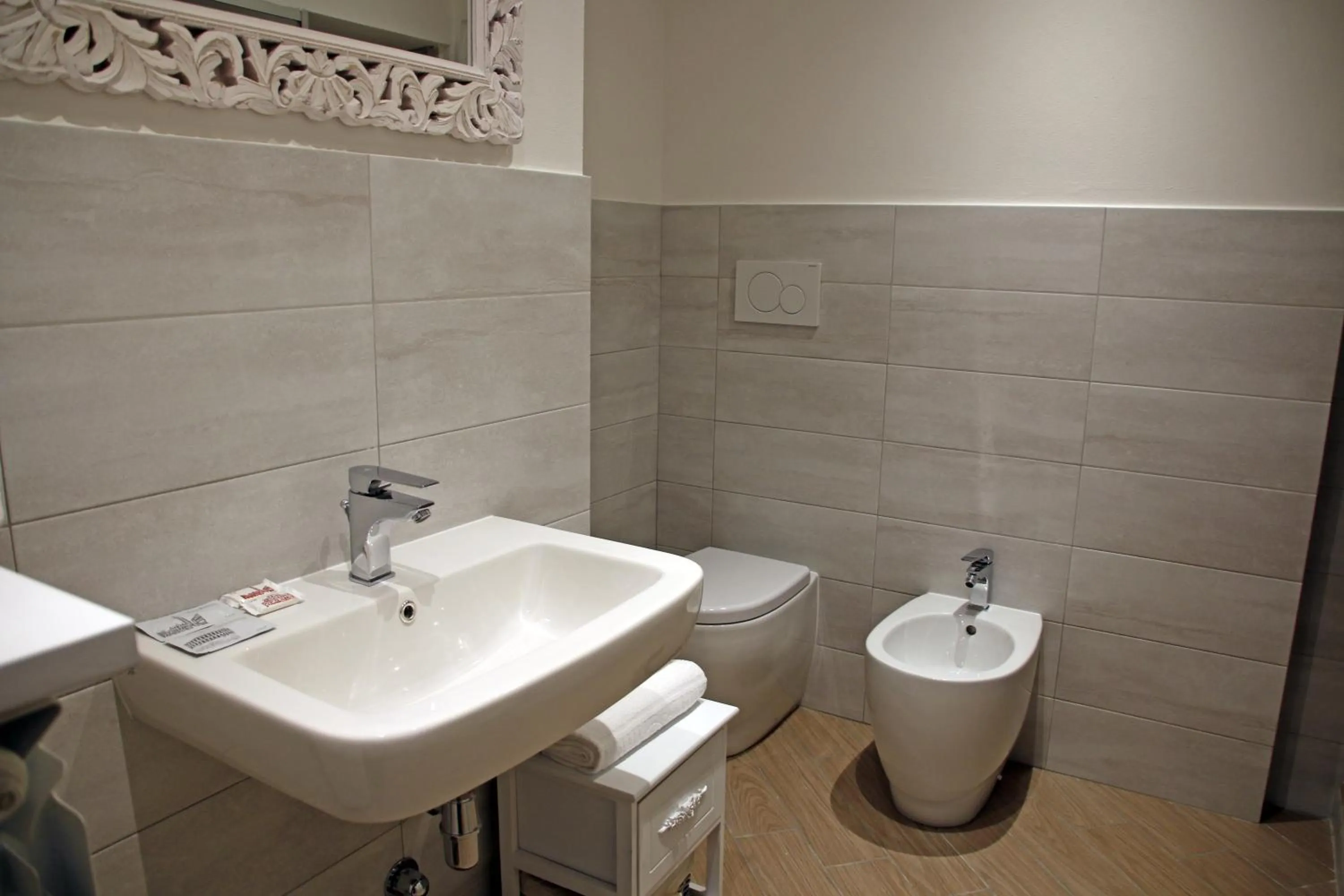 Toilet in Hotel Bersagliere