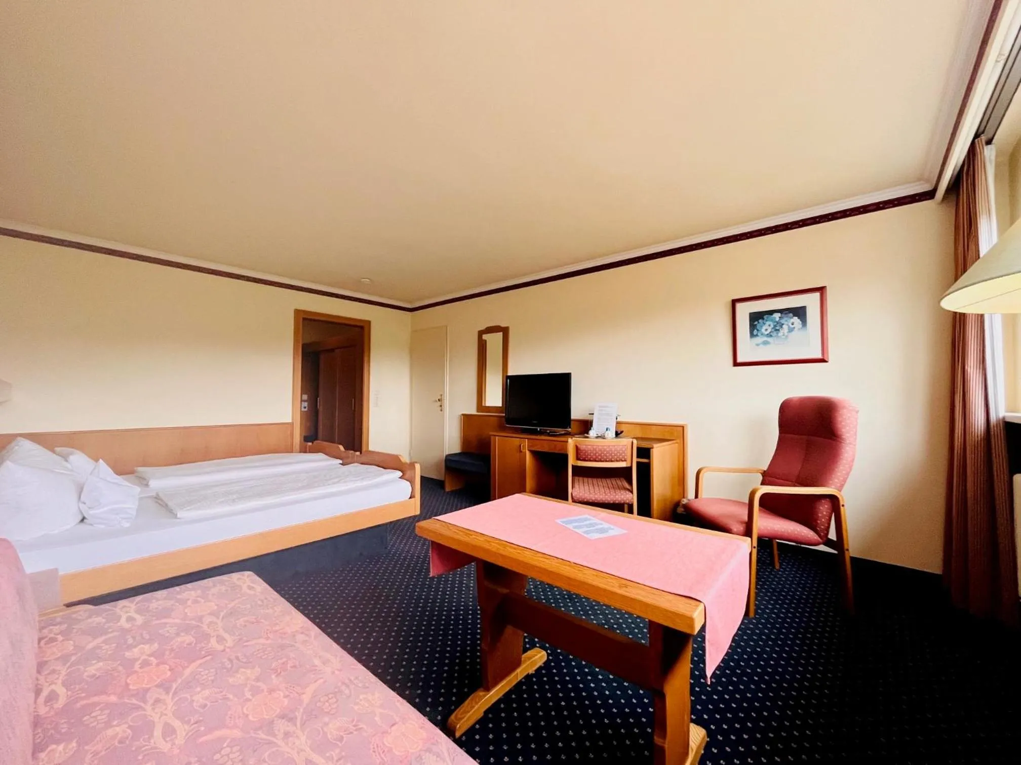 Photo of the whole room in Hotel Sonnenberg Garni