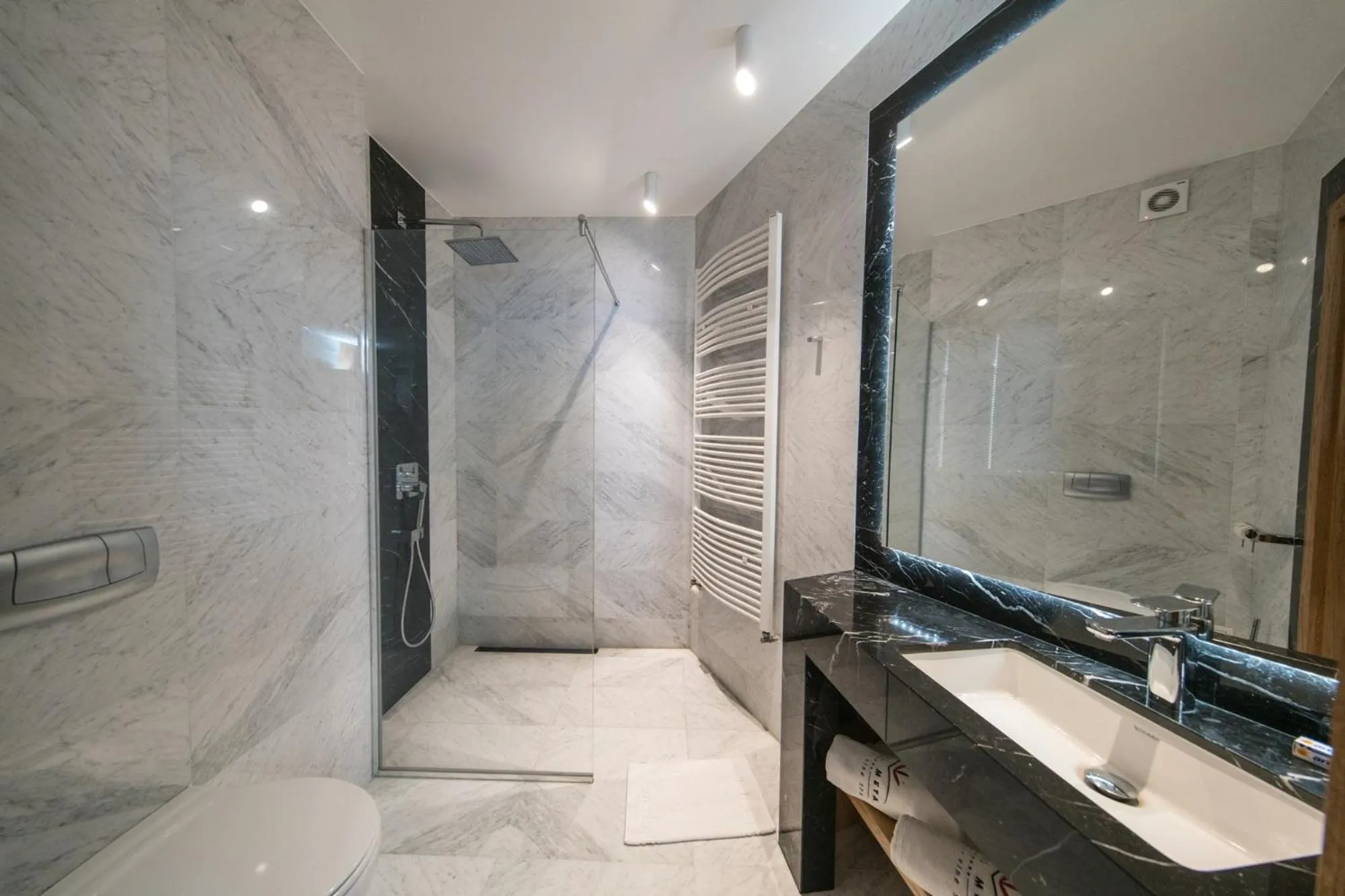 Bathroom in Hotel META Resort & Vine SPA