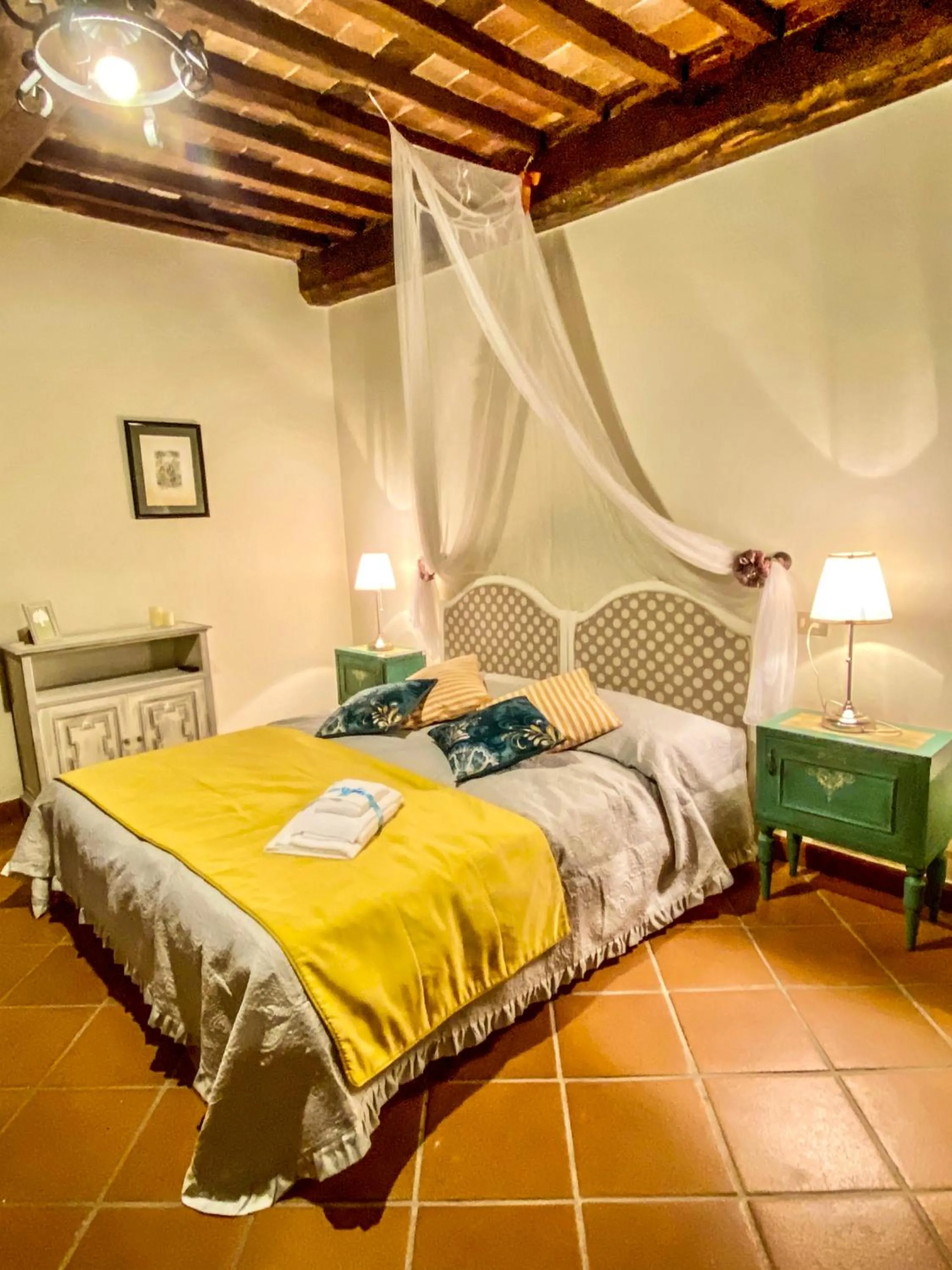 Bed in Guest House Antico Frantoio Pietrasanta Affittacamere