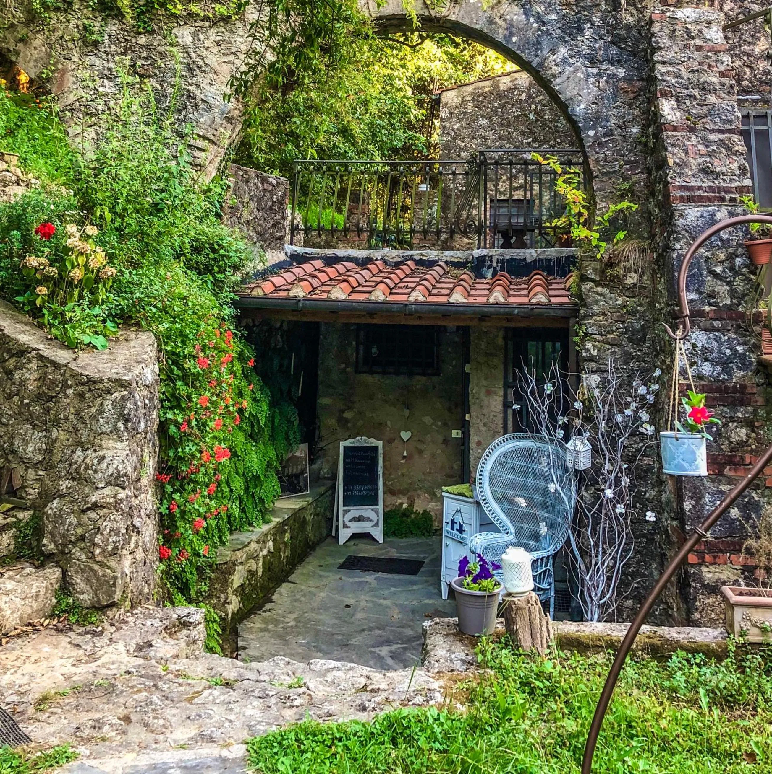 Patio in Guest House Antico Frantoio Pietrasanta Affittacamere
