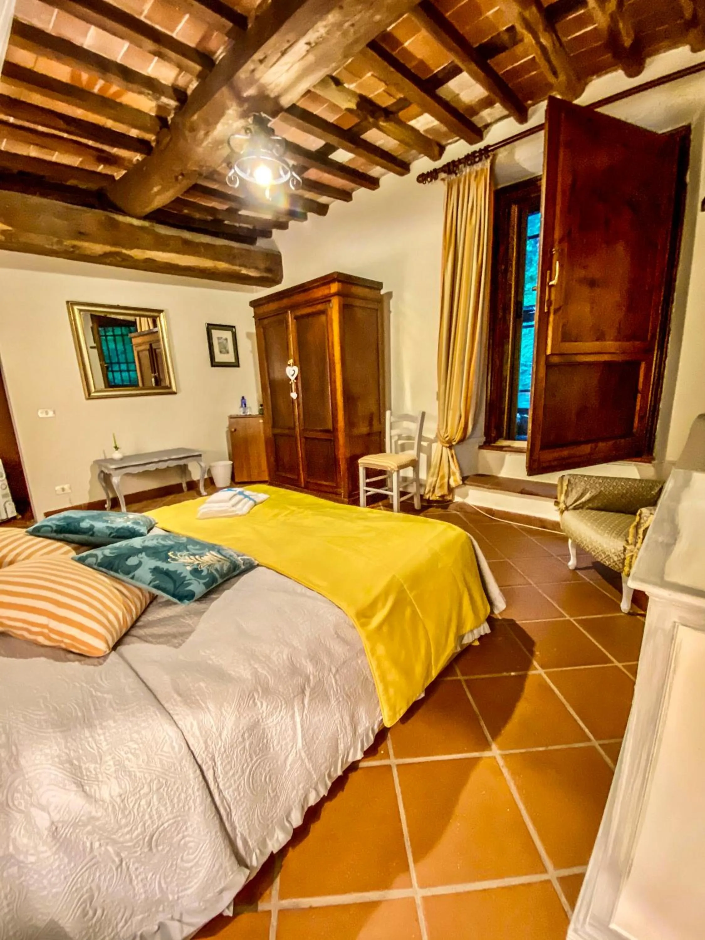 Bed in Guest House Antico Frantoio Pietrasanta Affittacamere