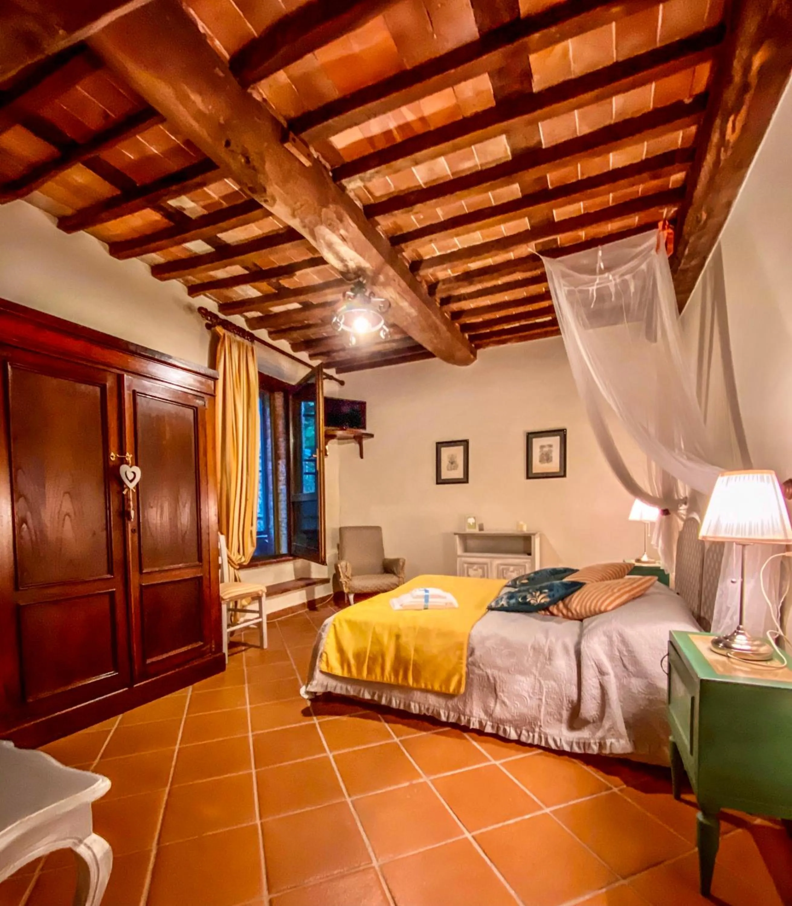 Bed in Guest House Antico Frantoio Pietrasanta Affittacamere