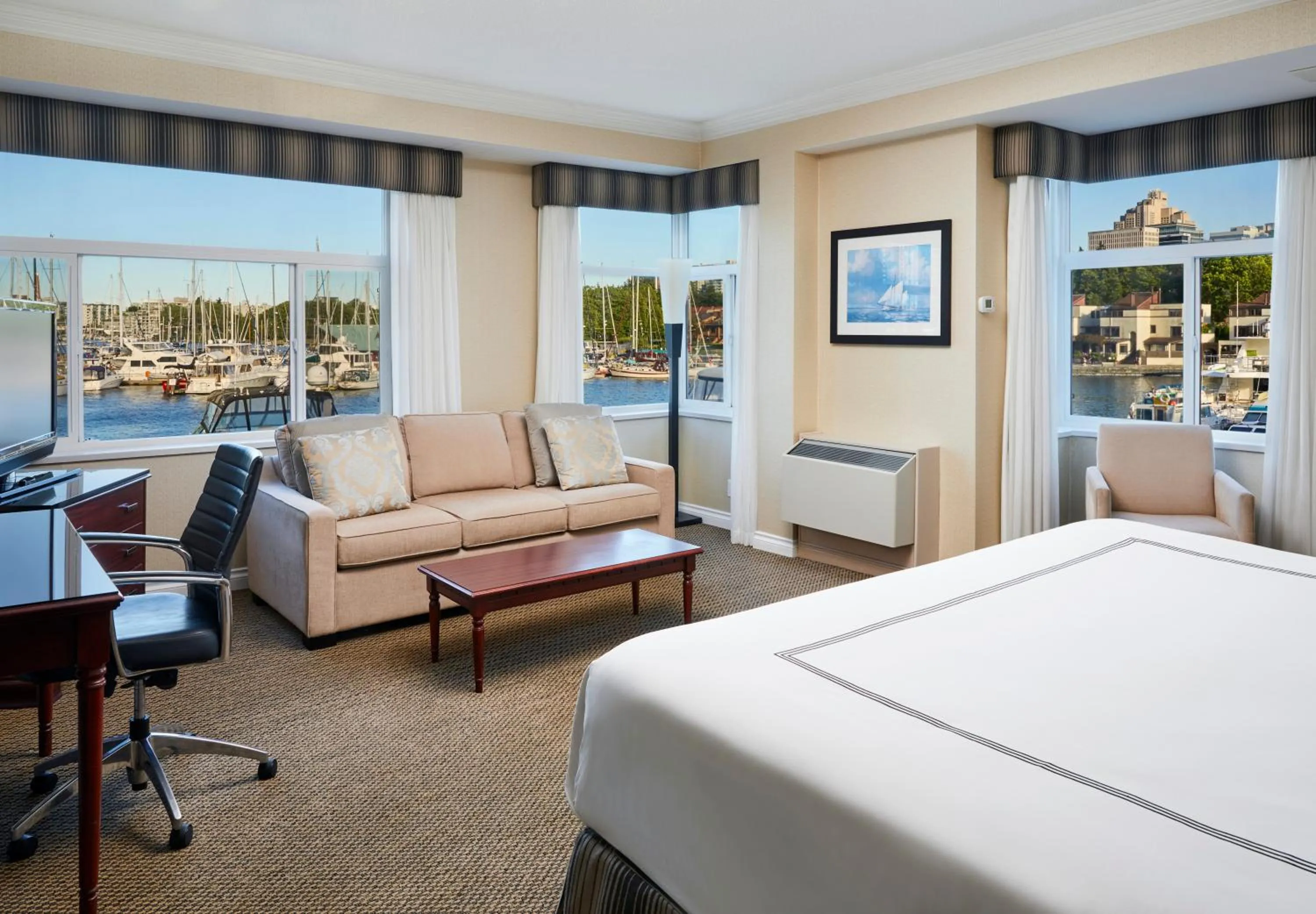 Bedroom, Bed in Granville Island Hotel