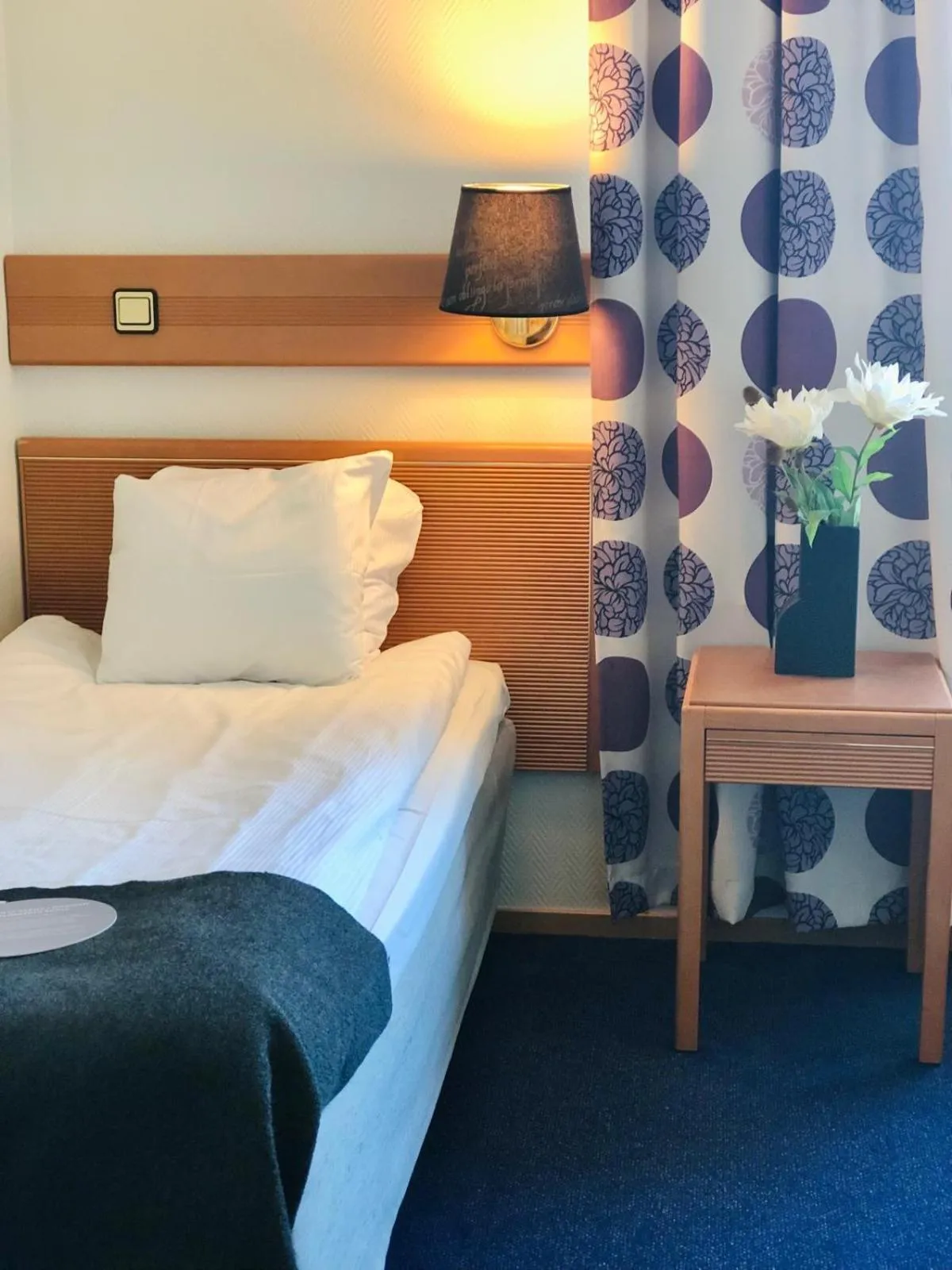 Property building, Bed in Arena Hotell