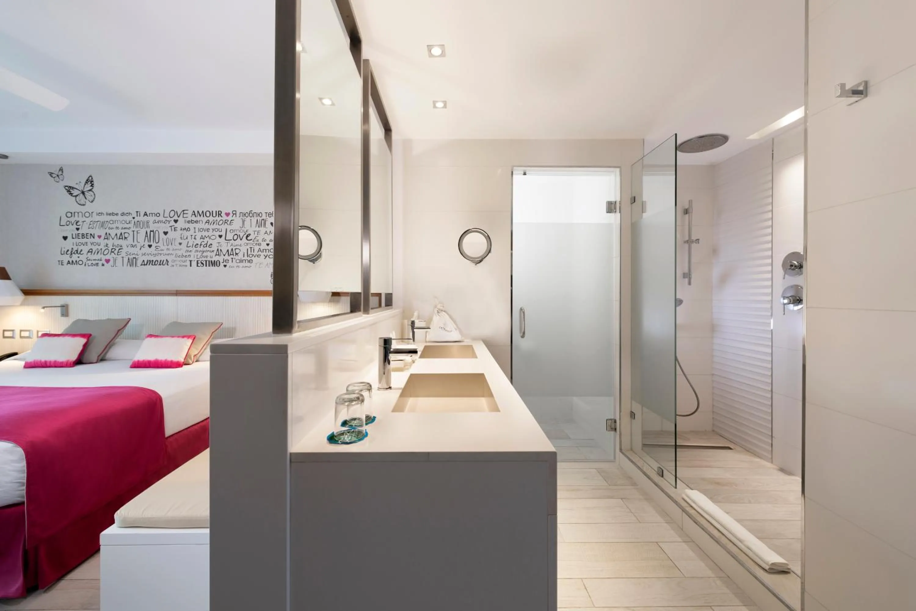 Shower, Bed in Catalonia Bayahibe - All Inclusive