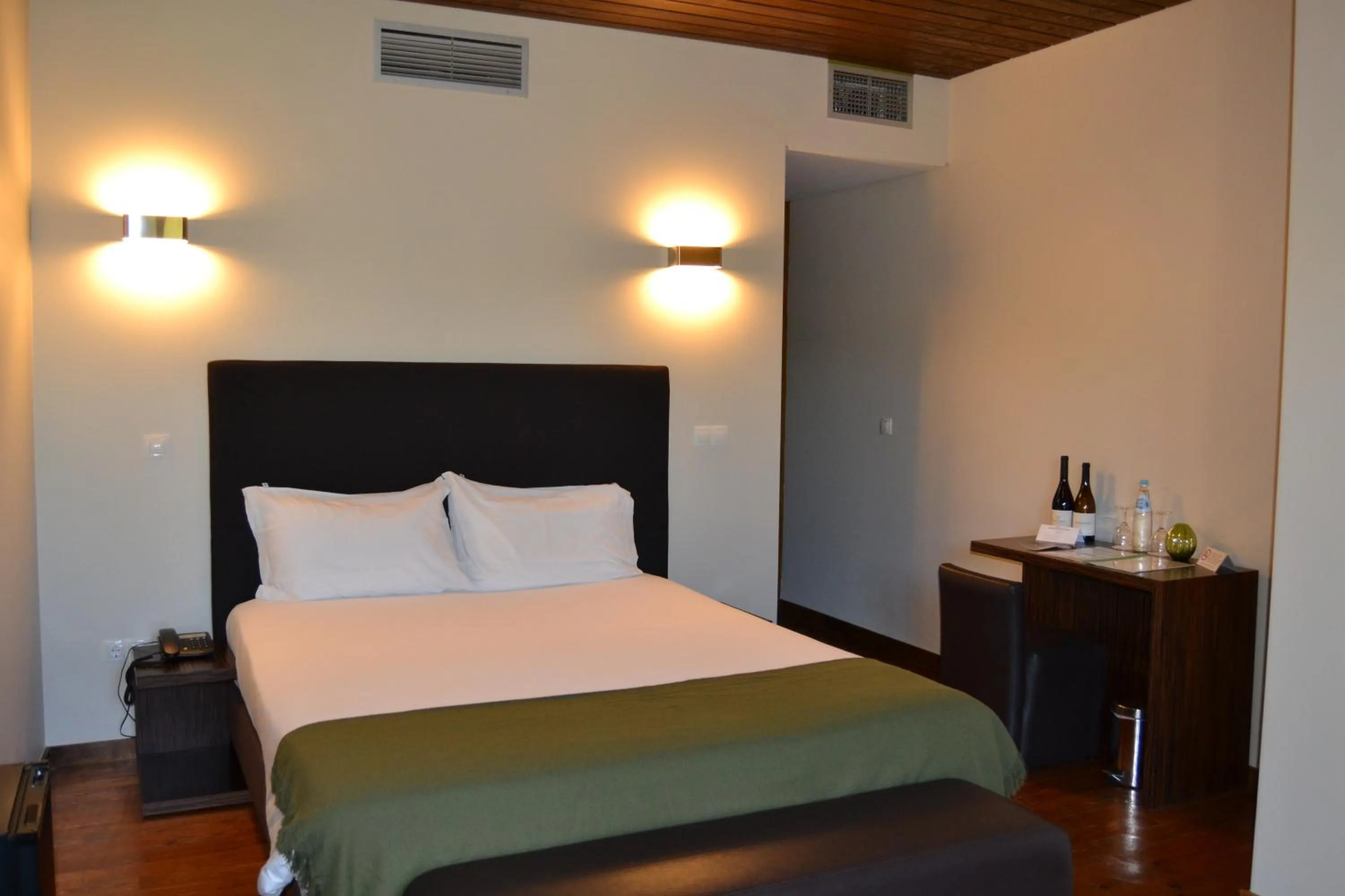 Bed in Quinta do Medronheiro Hotel Rural