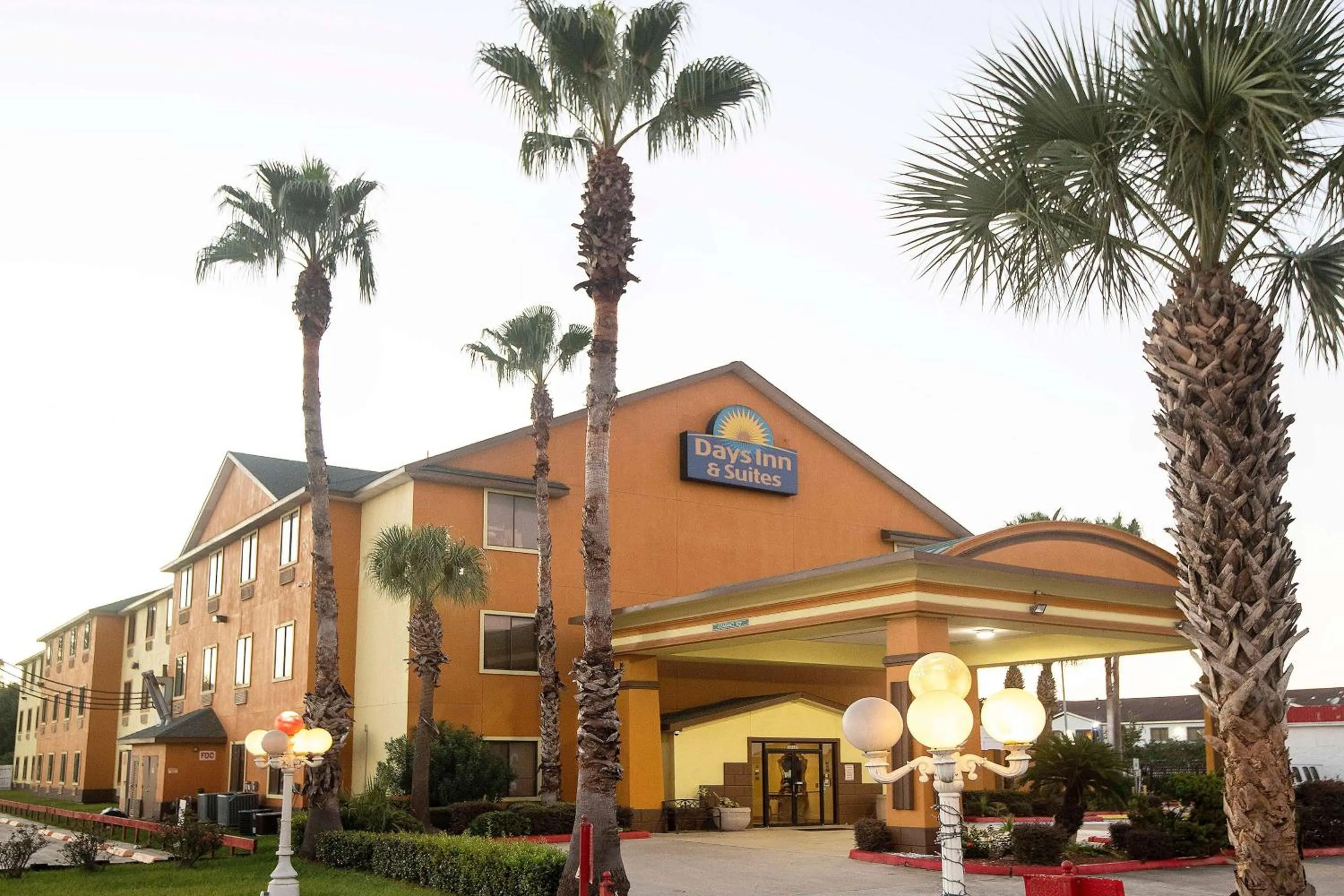 Property building in Days Inn & Suites by Wyndham Houston North/Aldine