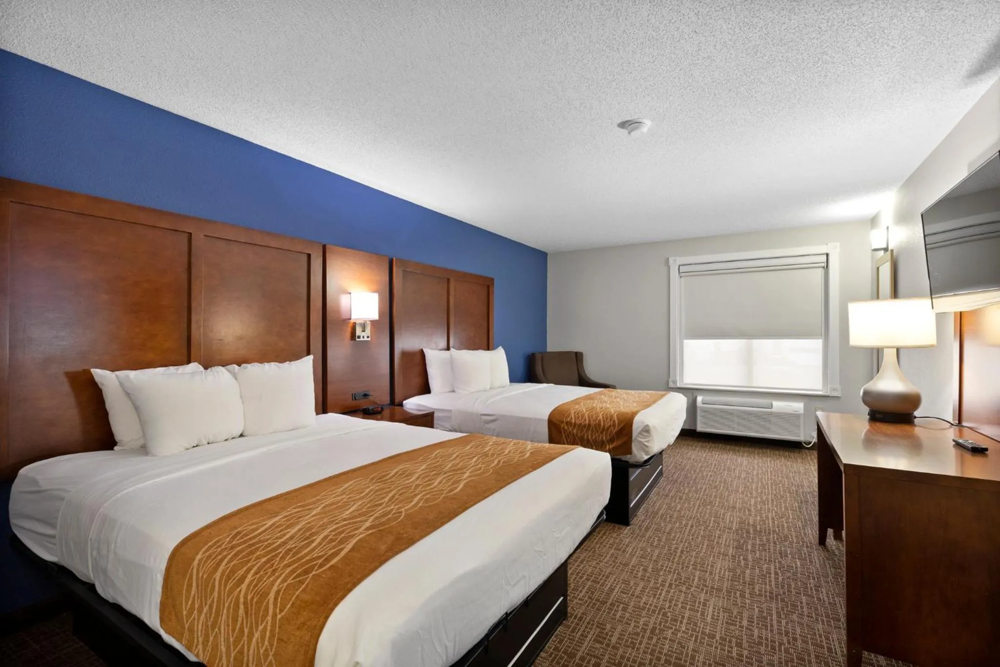 Bed in Comfort Inn & Suites St Louis-Hazelwood