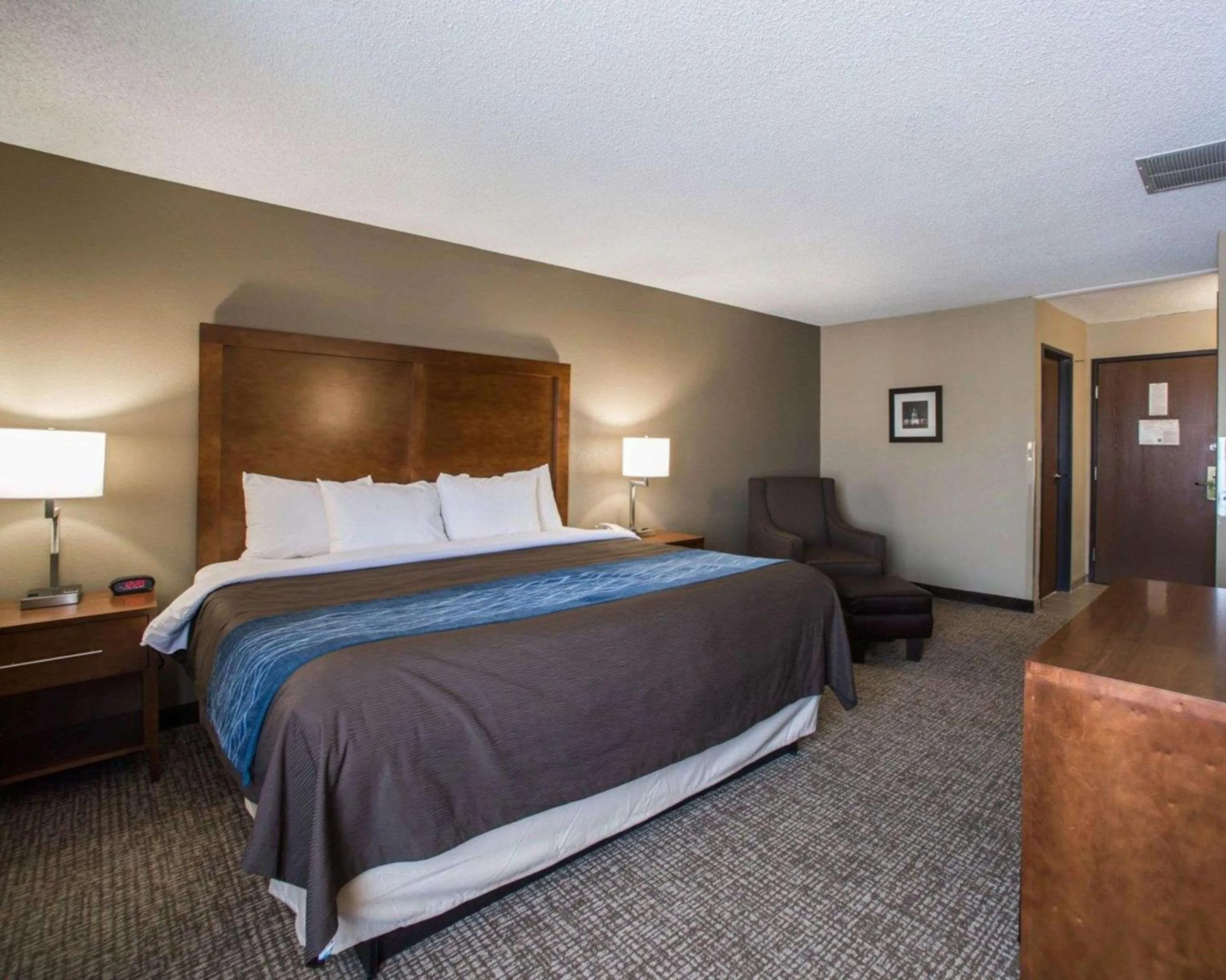 Bedroom, Bed in Comfort Inn & Suites St Louis-Hazelwood
