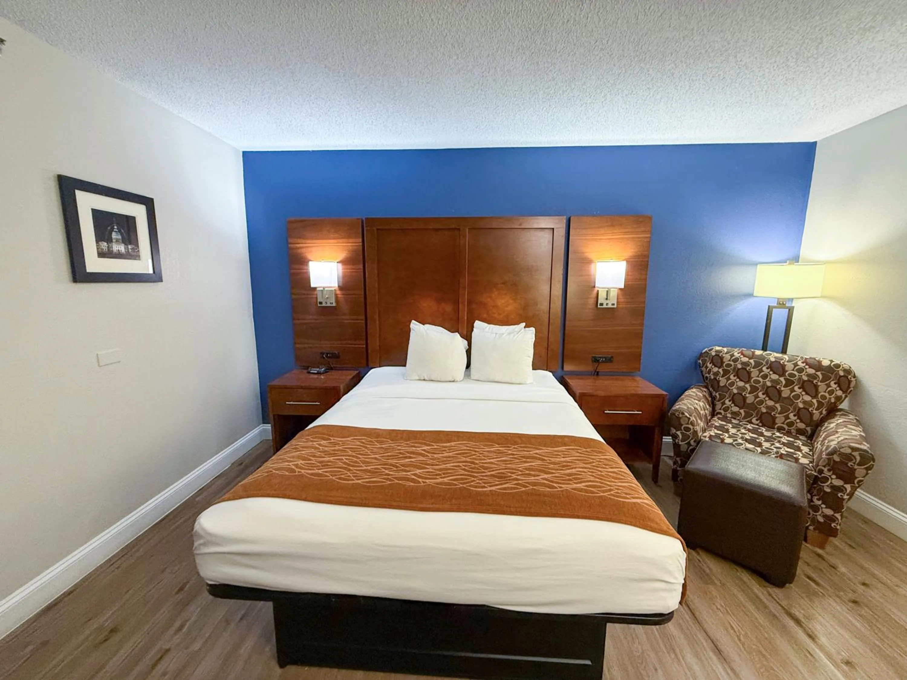 Bedroom, Bed in Comfort Inn & Suites St Louis-Hazelwood