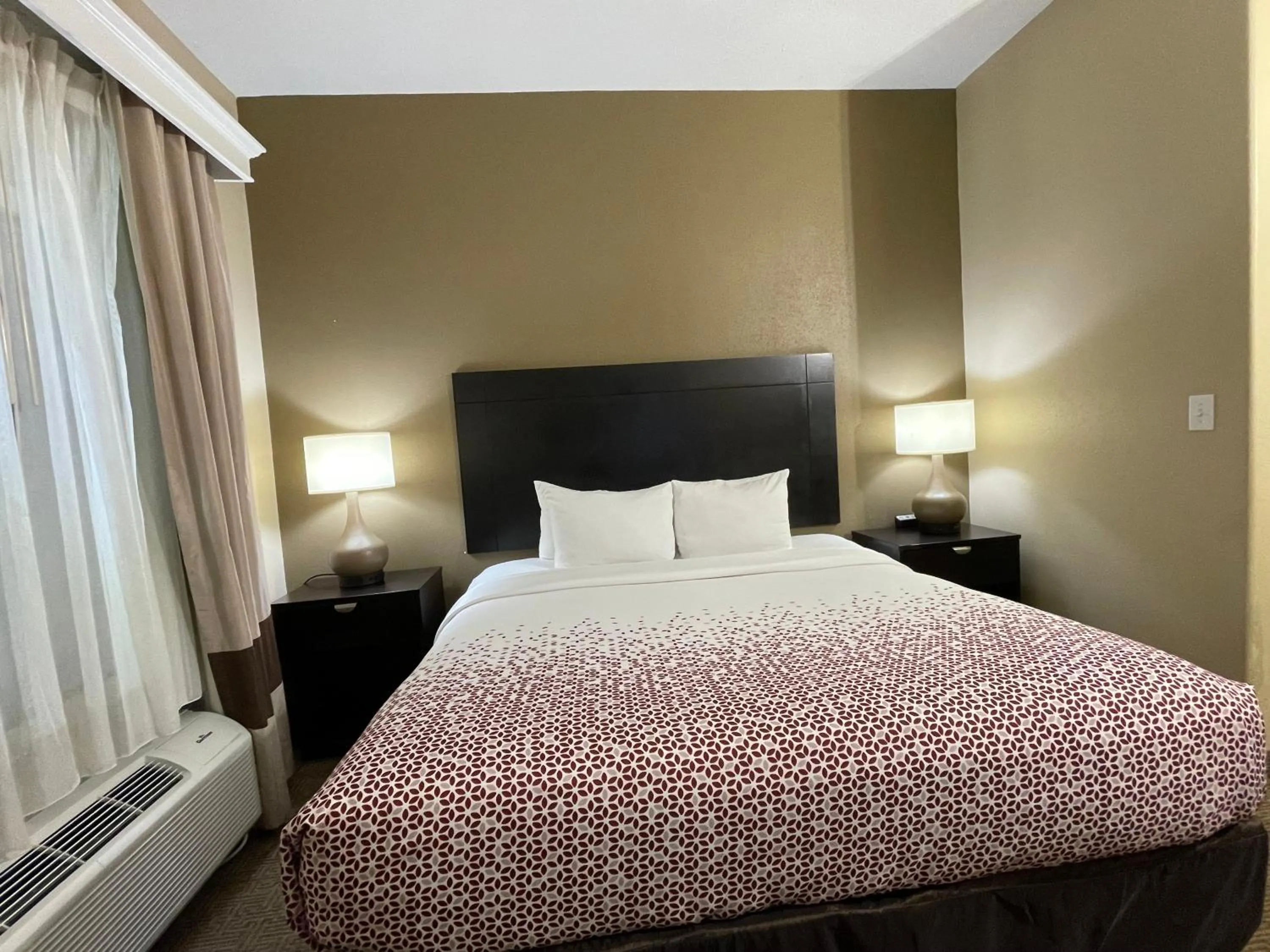 King Suite with Sofa Bed in Spark By Hilton Houston Hobby Airport