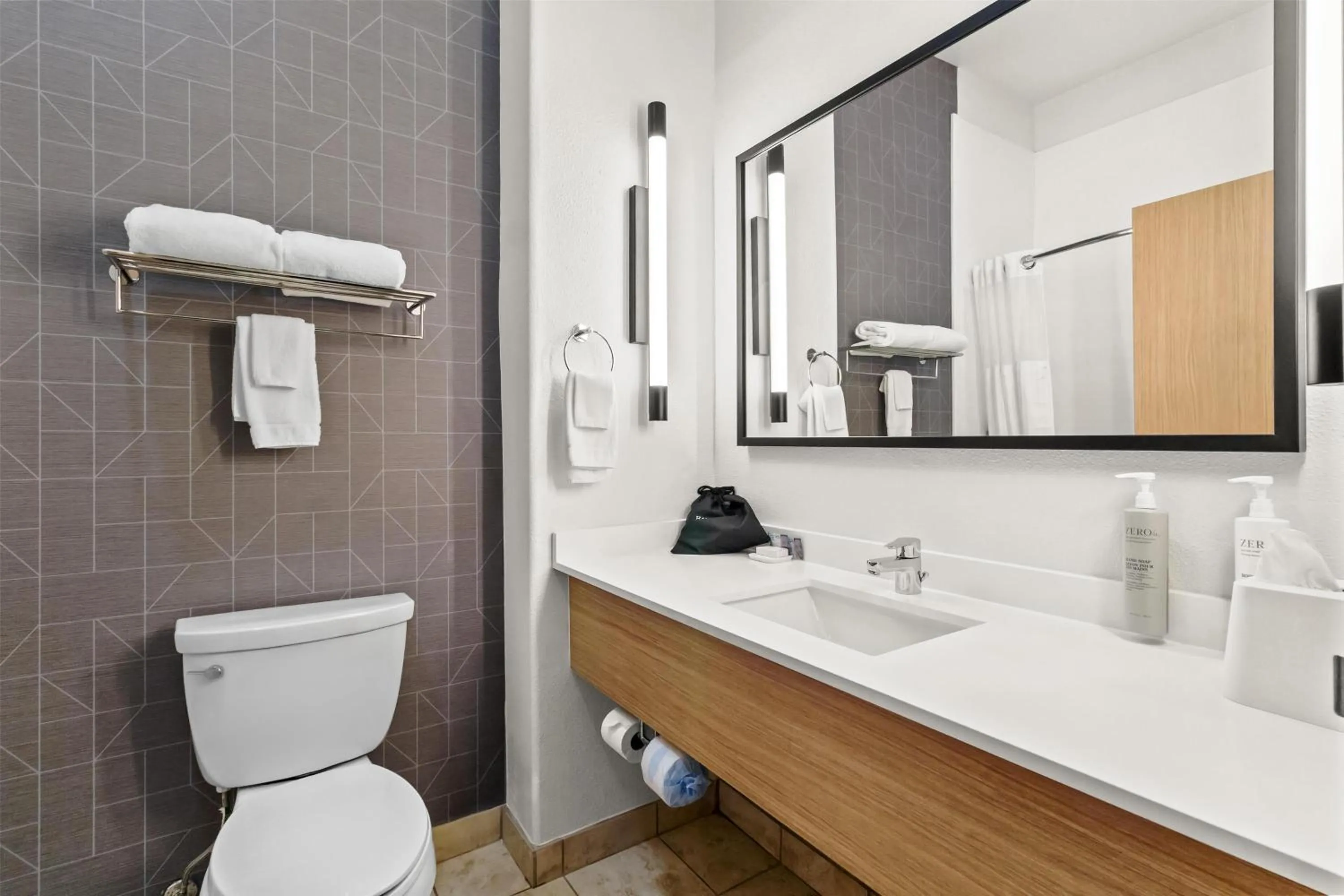 Bathroom in Spark By Hilton Houston Hobby Airport