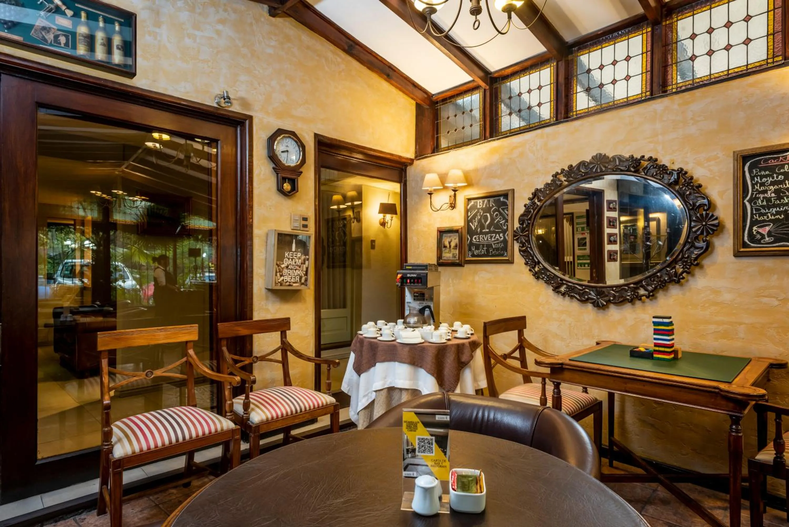 Restaurant/places to eat in Teclados Hotel