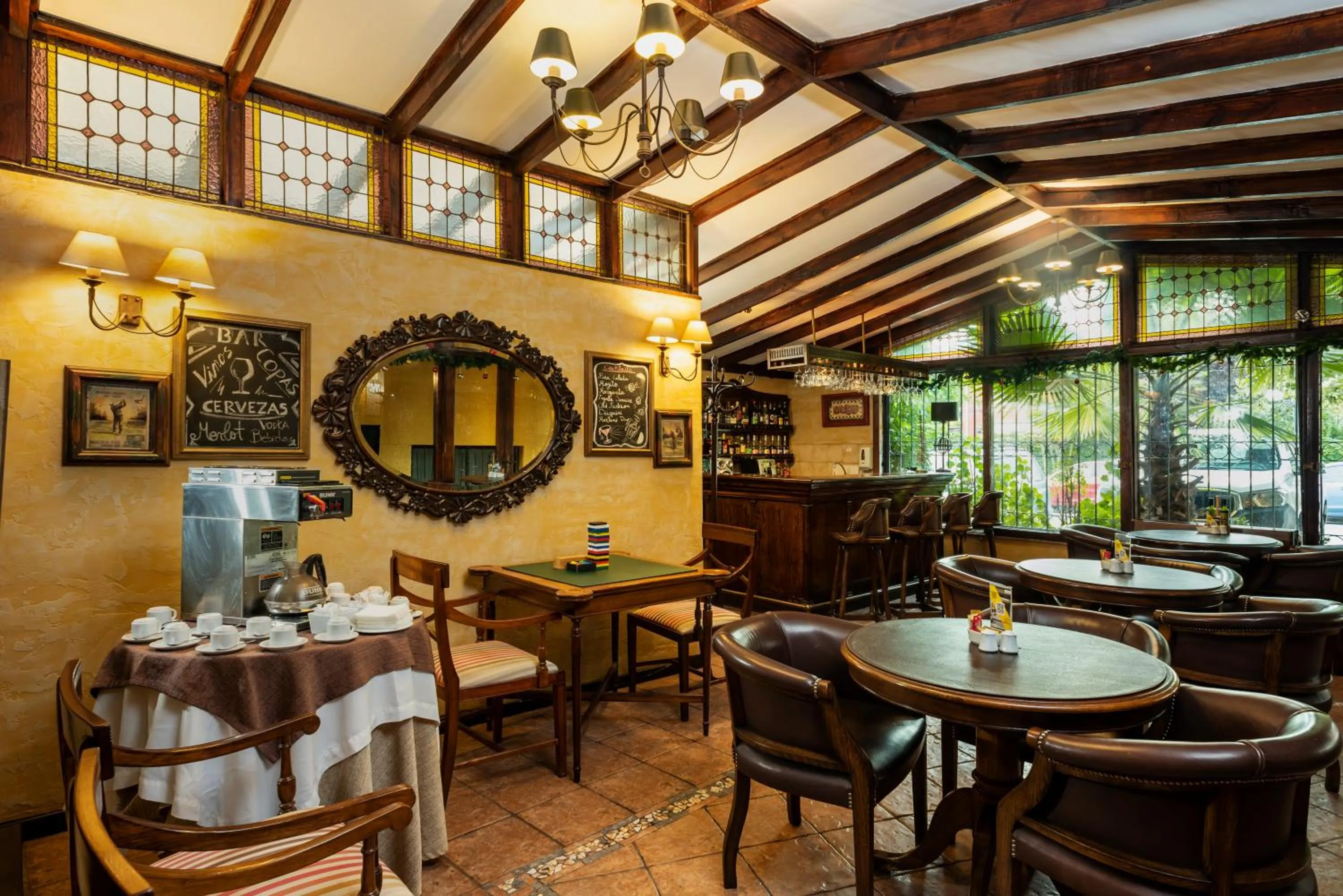 Restaurant/places to eat in Teclados Hotel