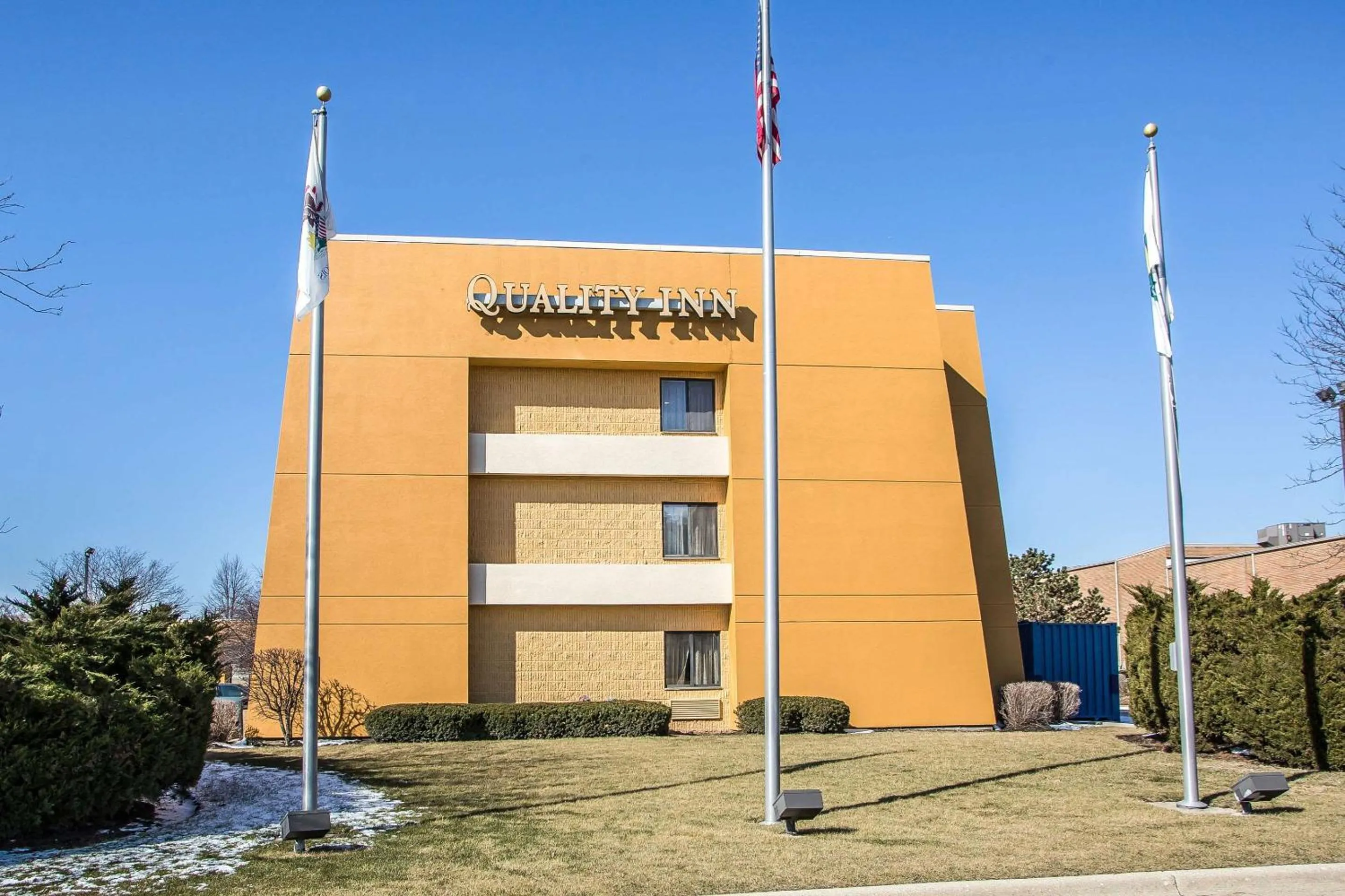 Property building in Quality Inn Elgin I-90