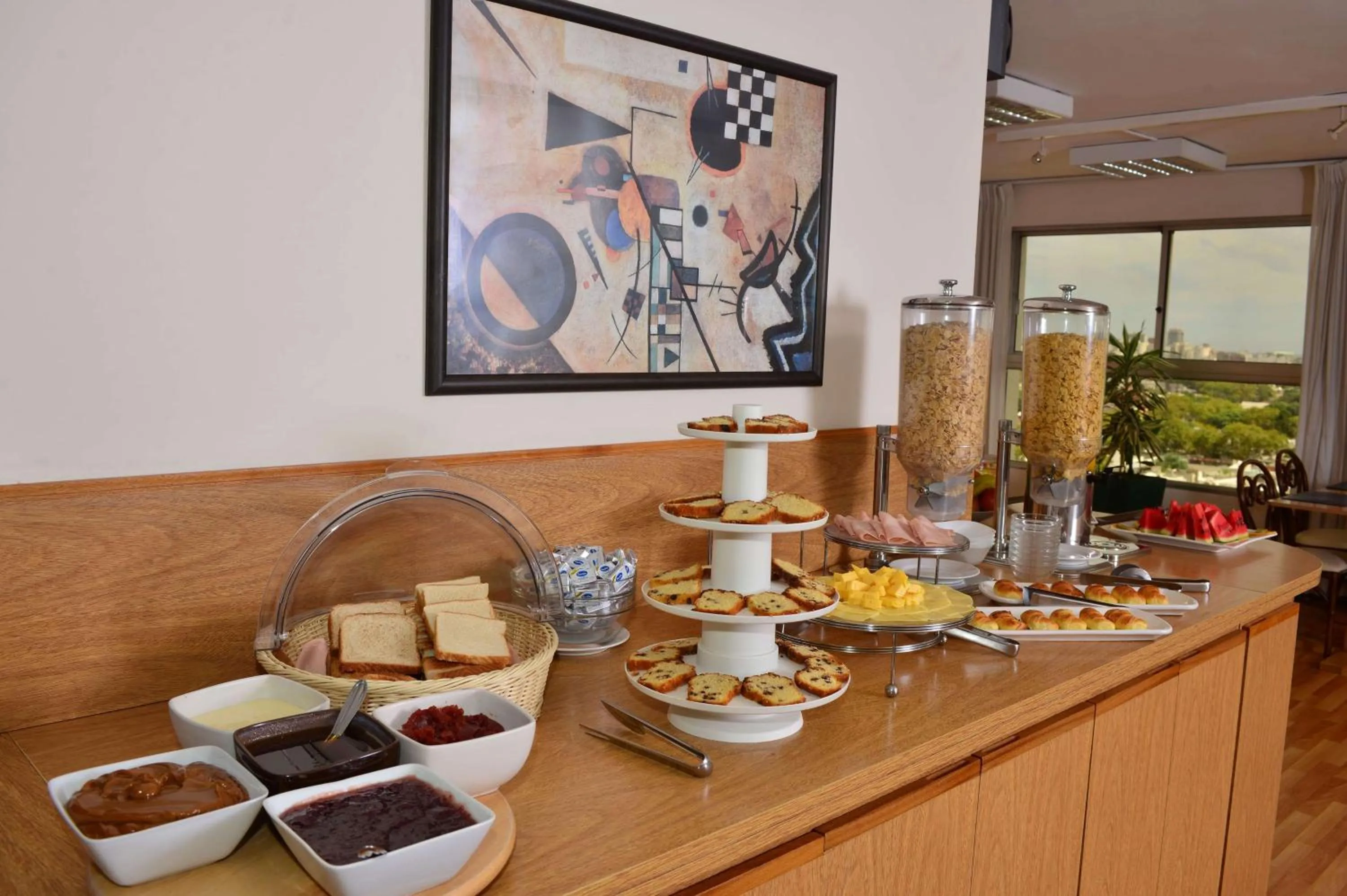 Restaurant/places to eat in Days Inn by Wyndham Montevideo