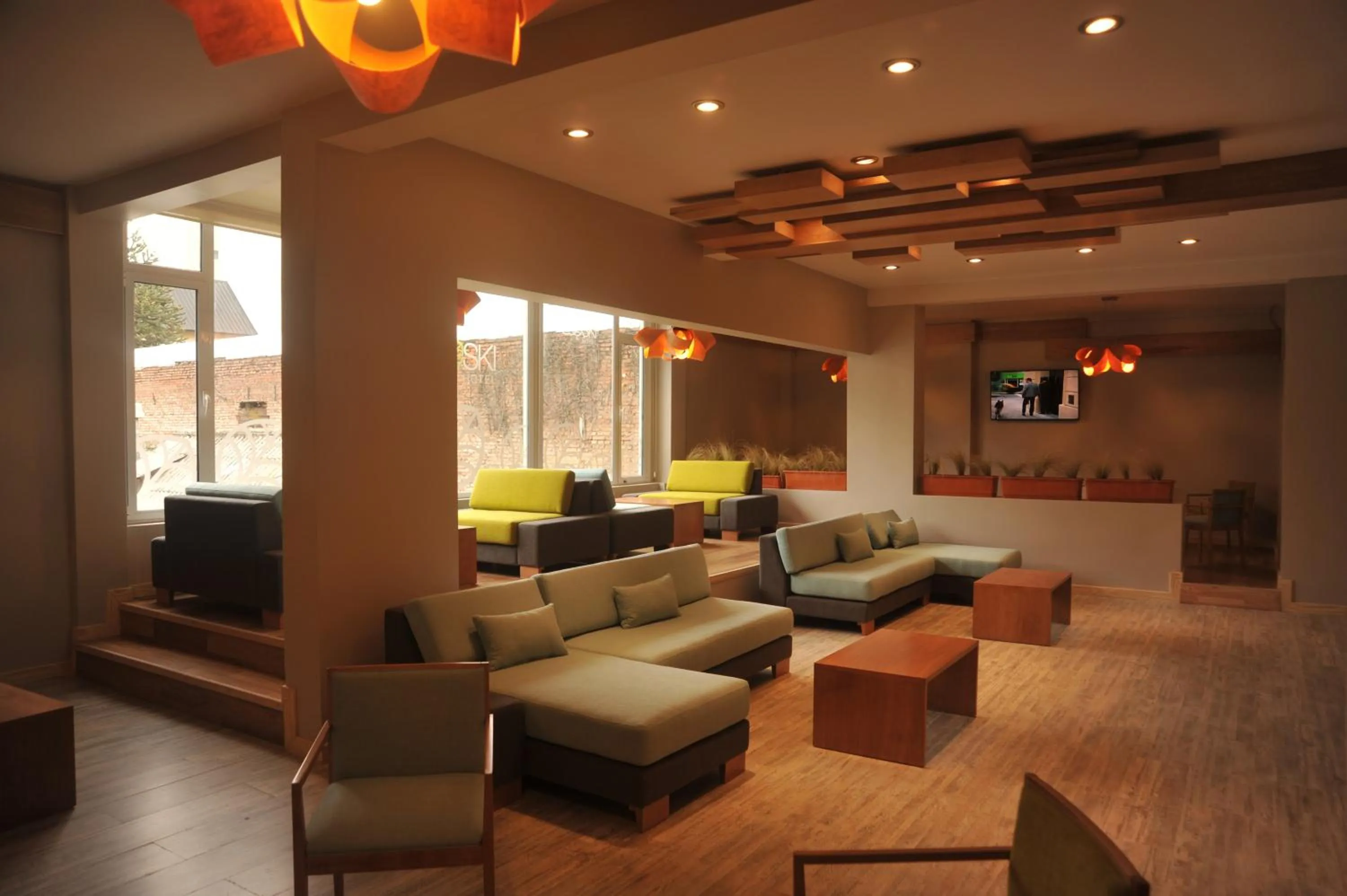 Communal lounge/ TV room in Hotel EcoSki by bund