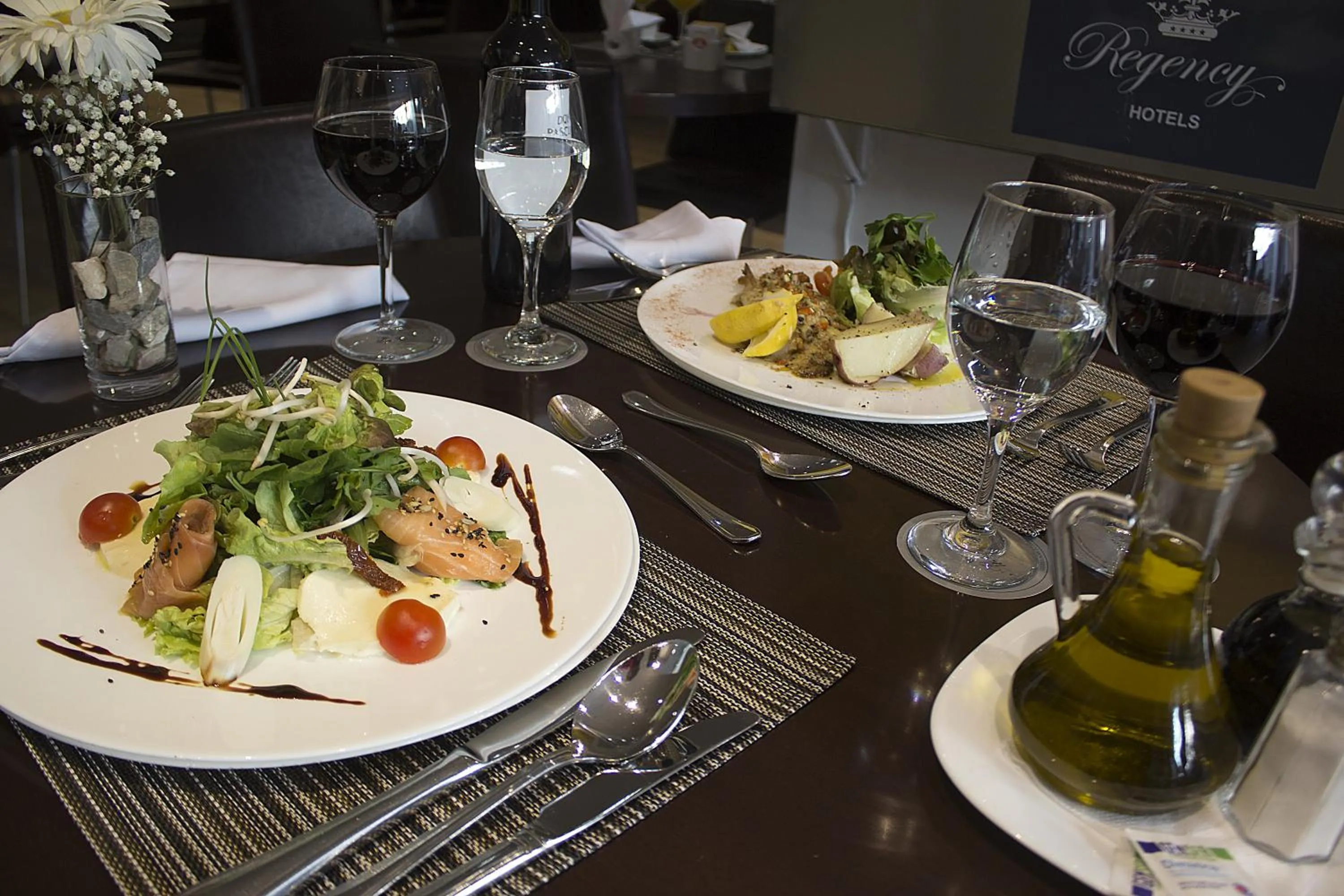 Restaurant/places to eat in Regency Golf - Hotel Urbano