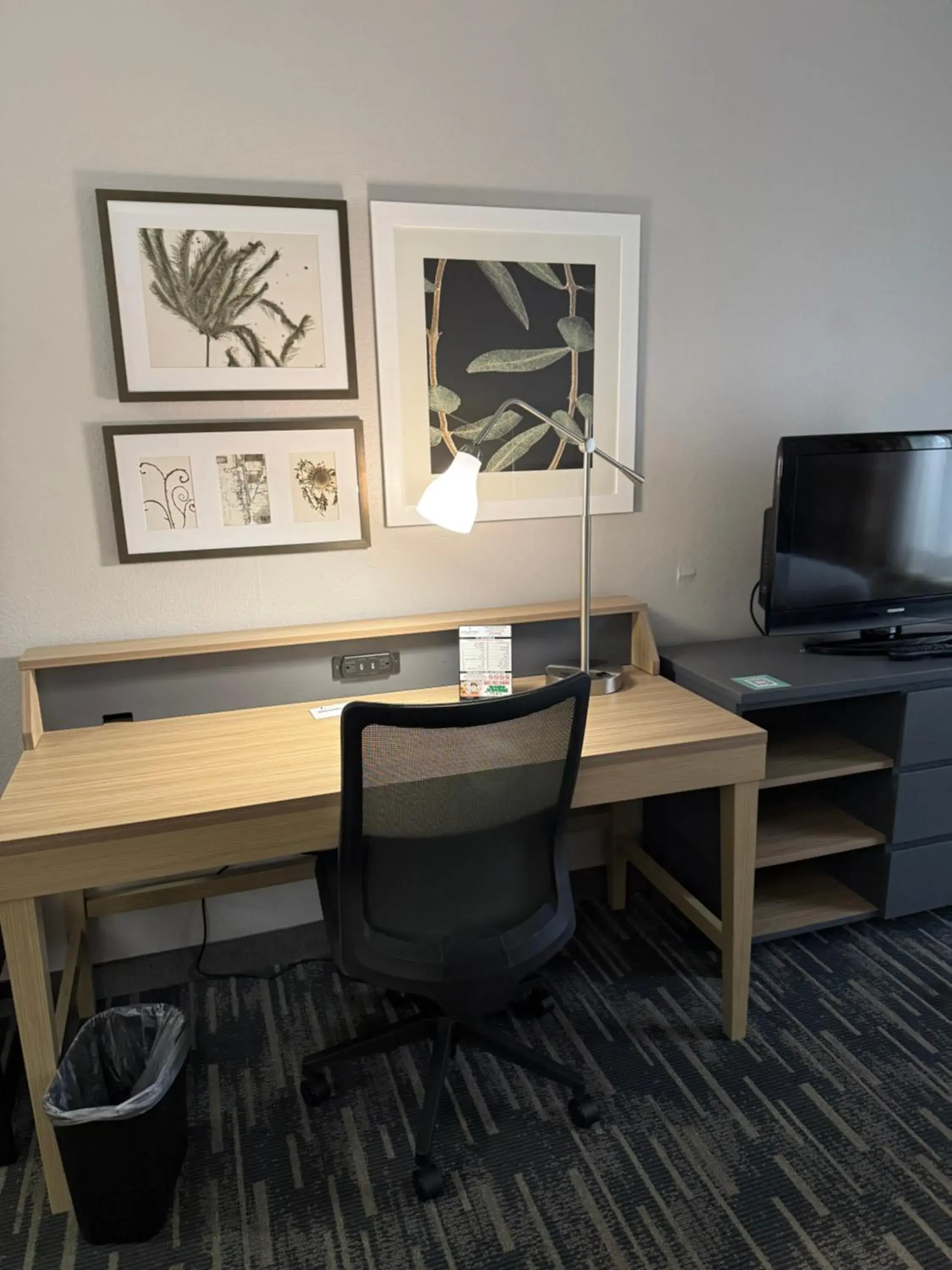 King Suite in Country Inn & Suites by Radisson, Elgin, IL King Suite in Country Inn & Suites by Radisson, Elgin, IL