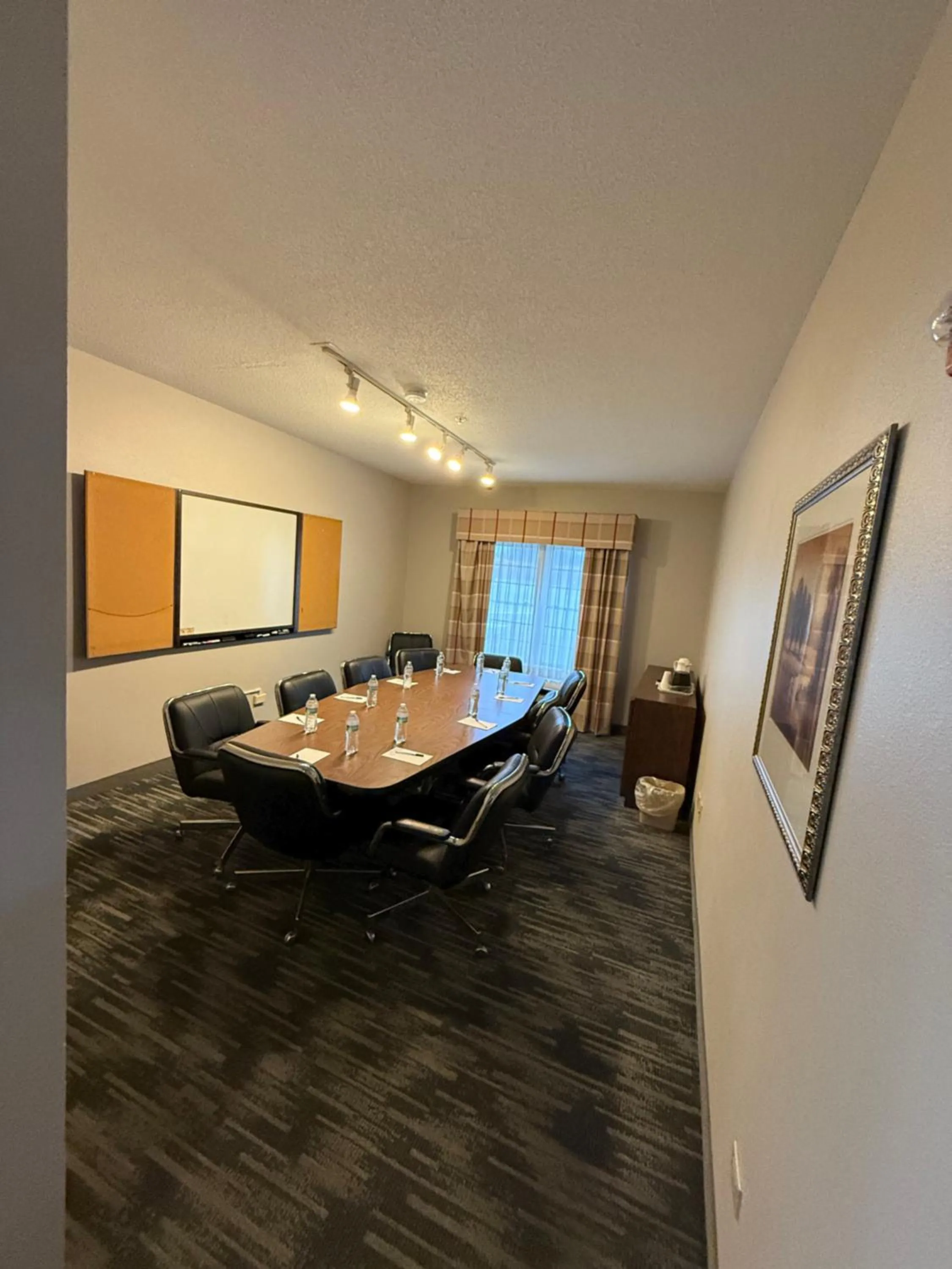 Meeting/conference room in Country Inn & Suites by Radisson, Elgin, IL