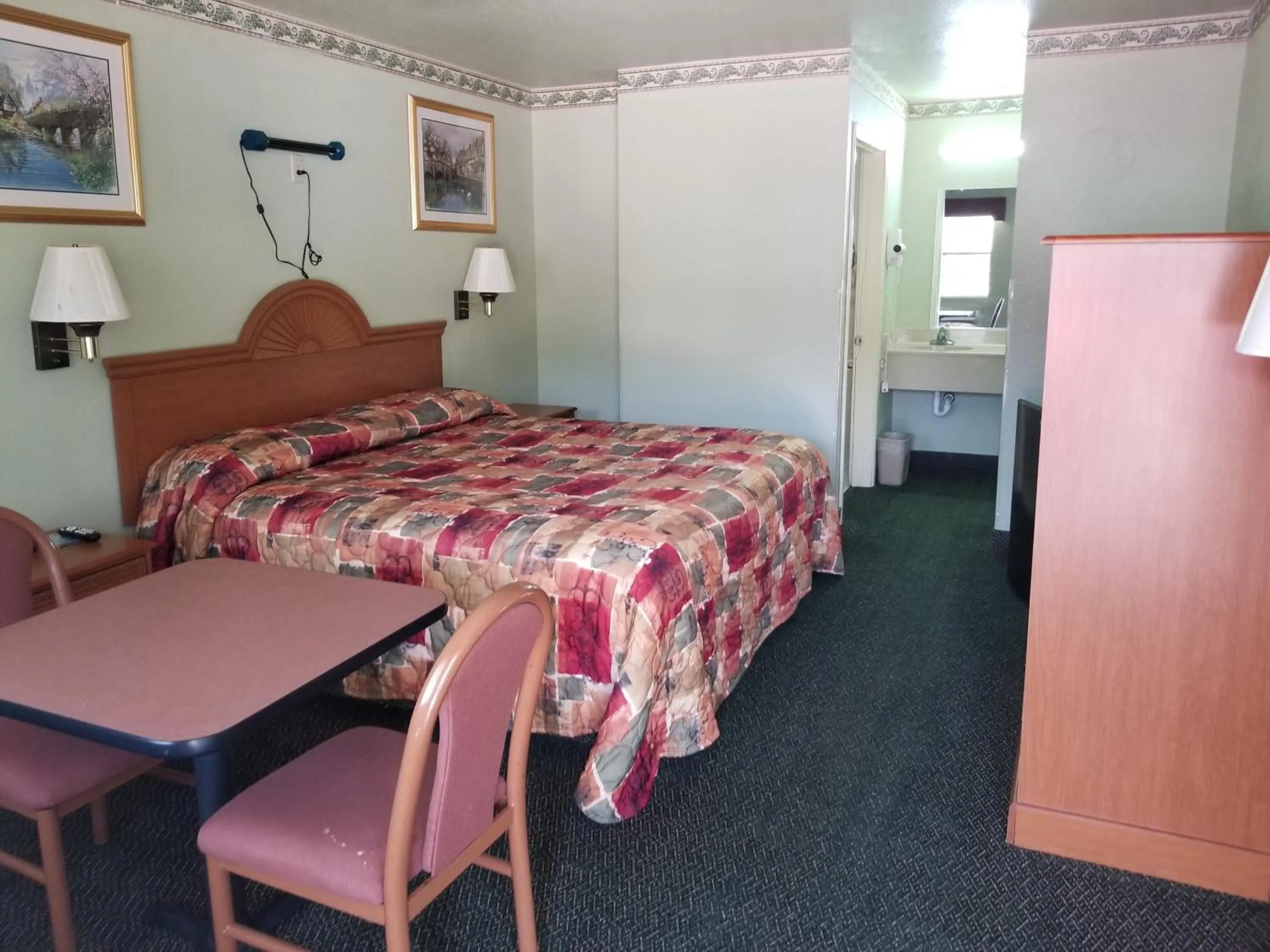 Bedroom, Bed in Haltom Inn Fort Worth