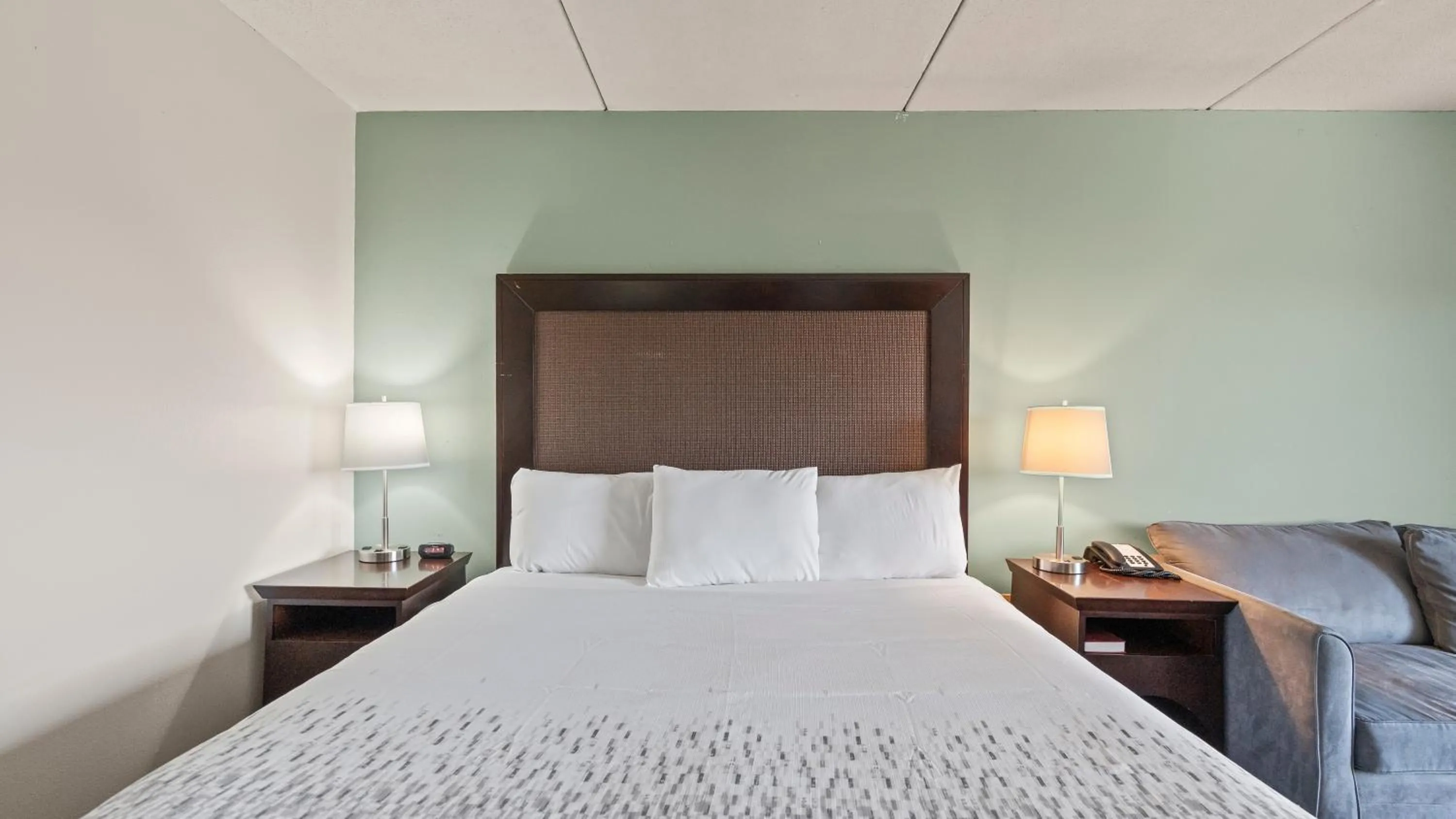 Bed in Inn at Grand Glaize