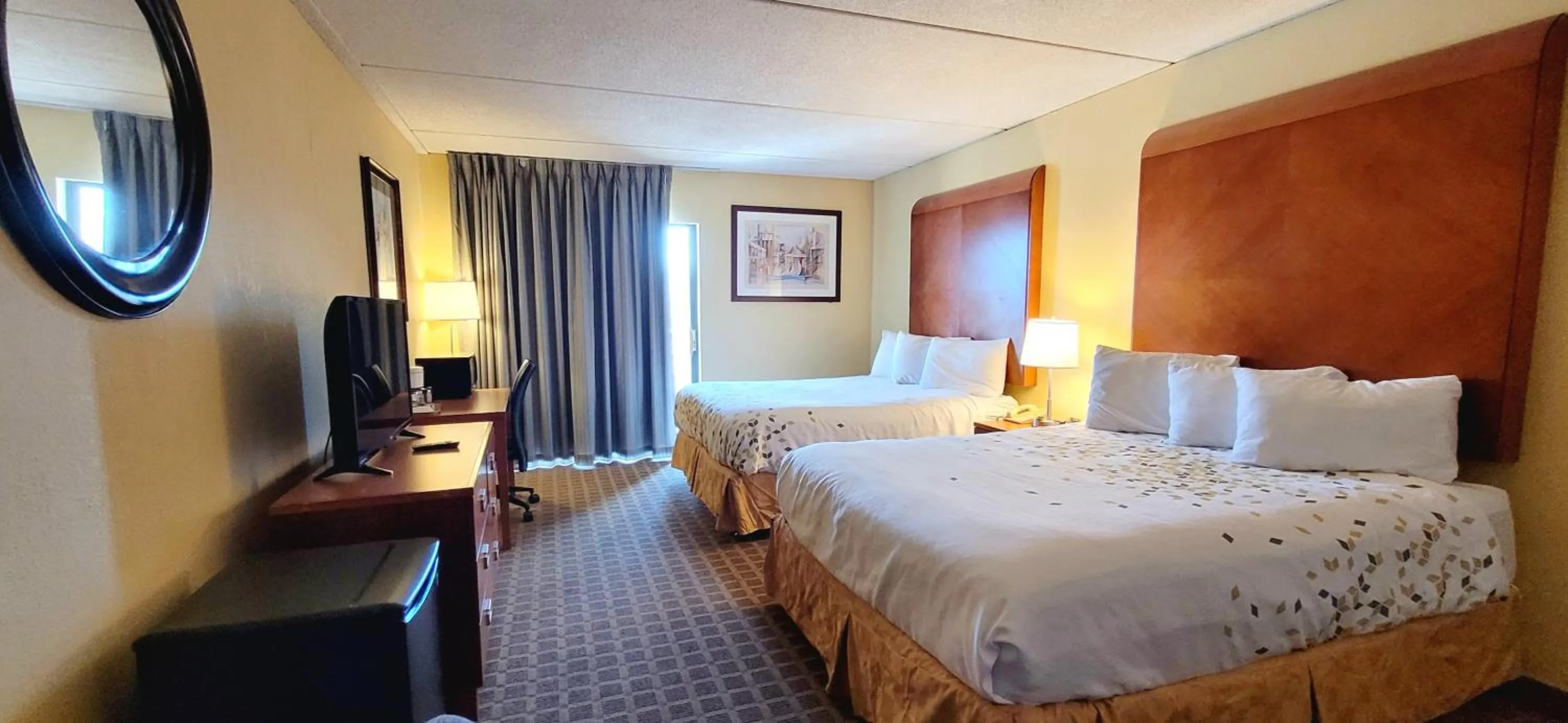 Standard Queen Room in Inn at Grand Glaize