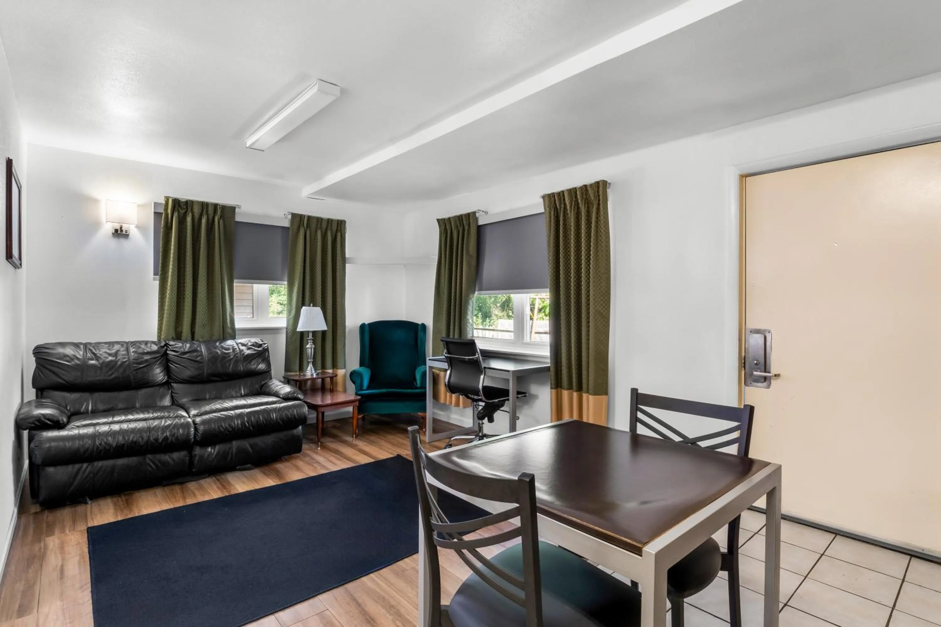 TV and multimedia in Americas Best Value Inn Jonesville/Hillsdale