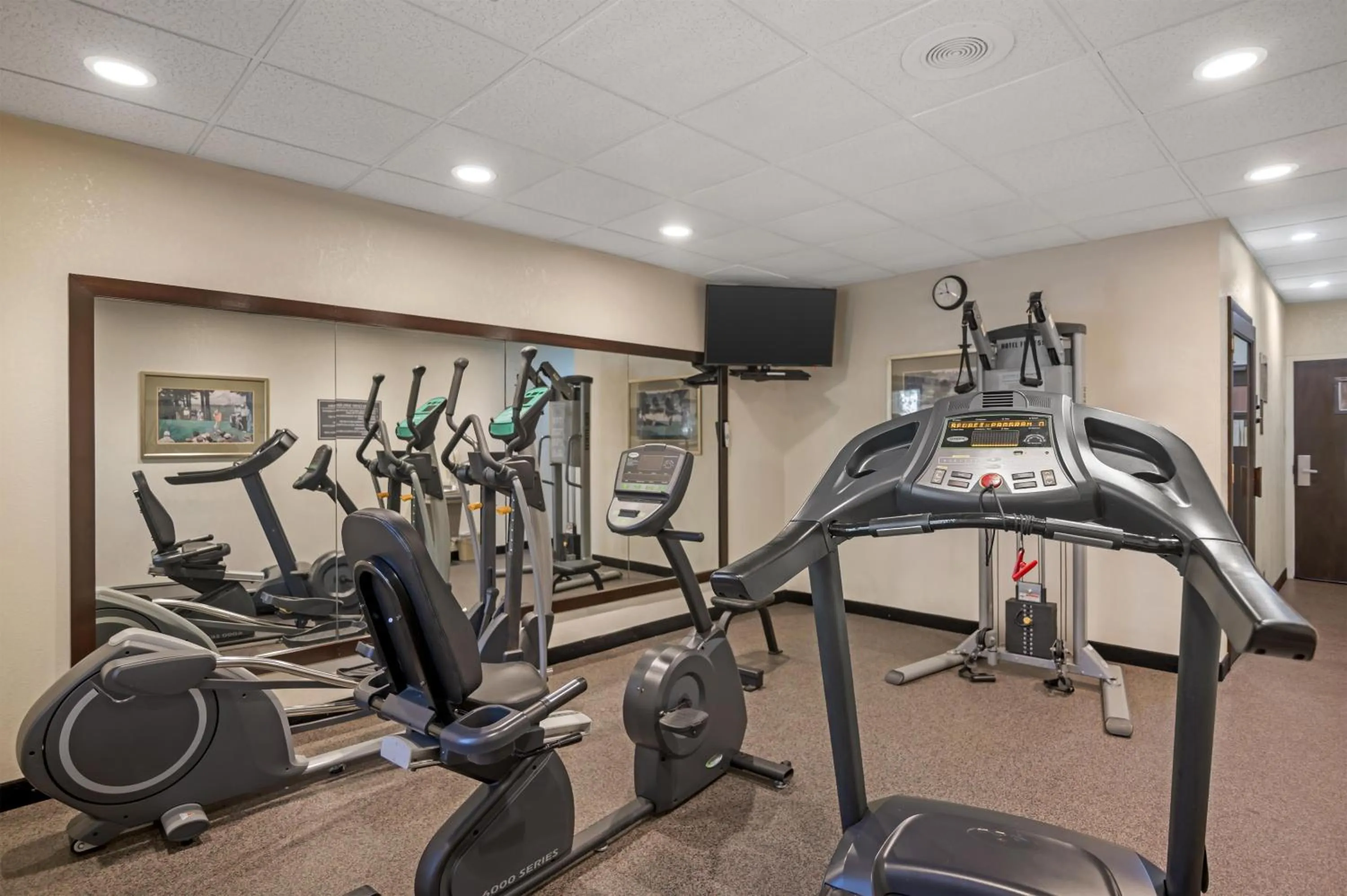 Fitness centre/facilities in Best Western Suites near Opryland