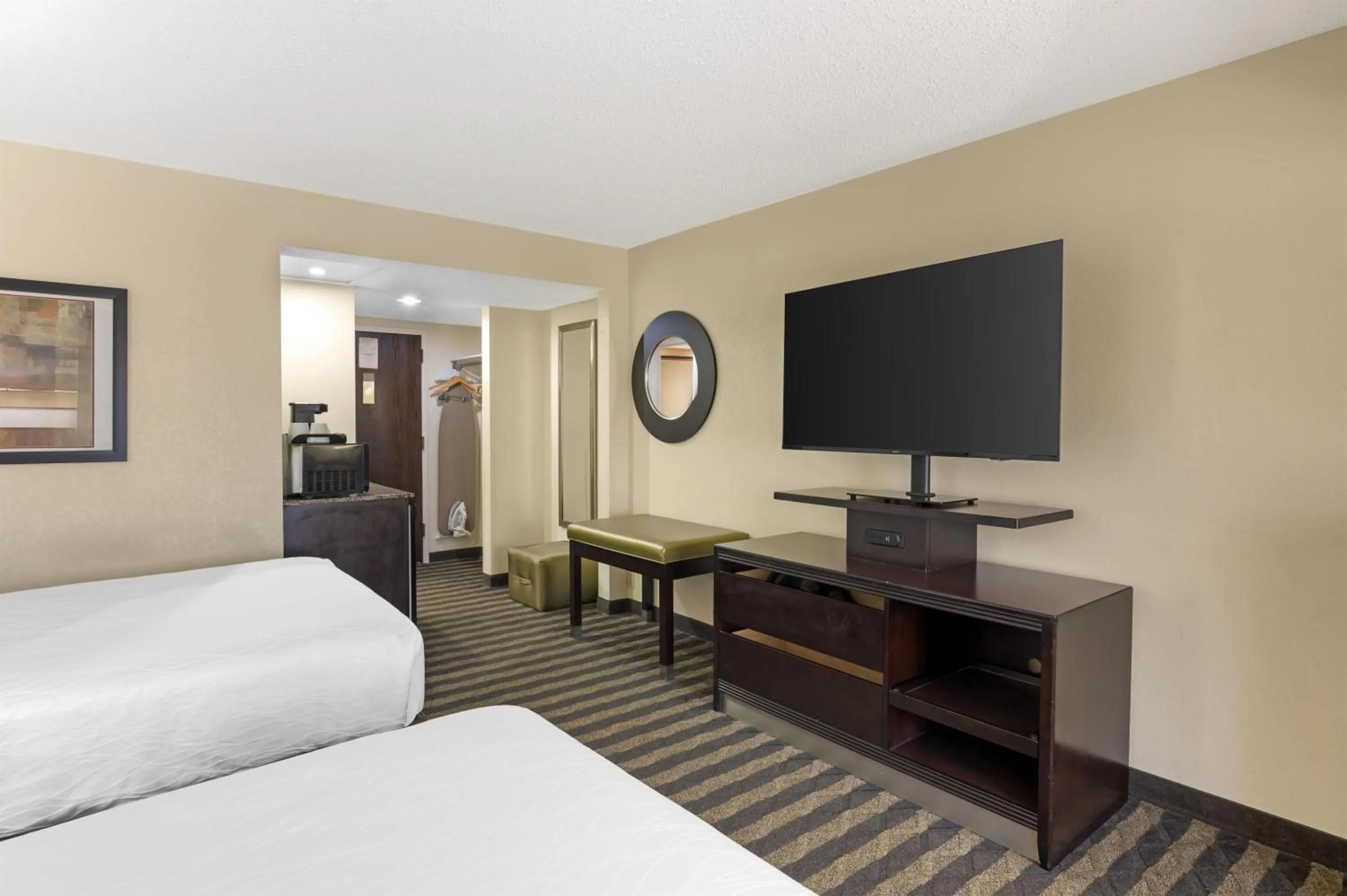 Bedroom, Bed in Best Western Suites near Opryland