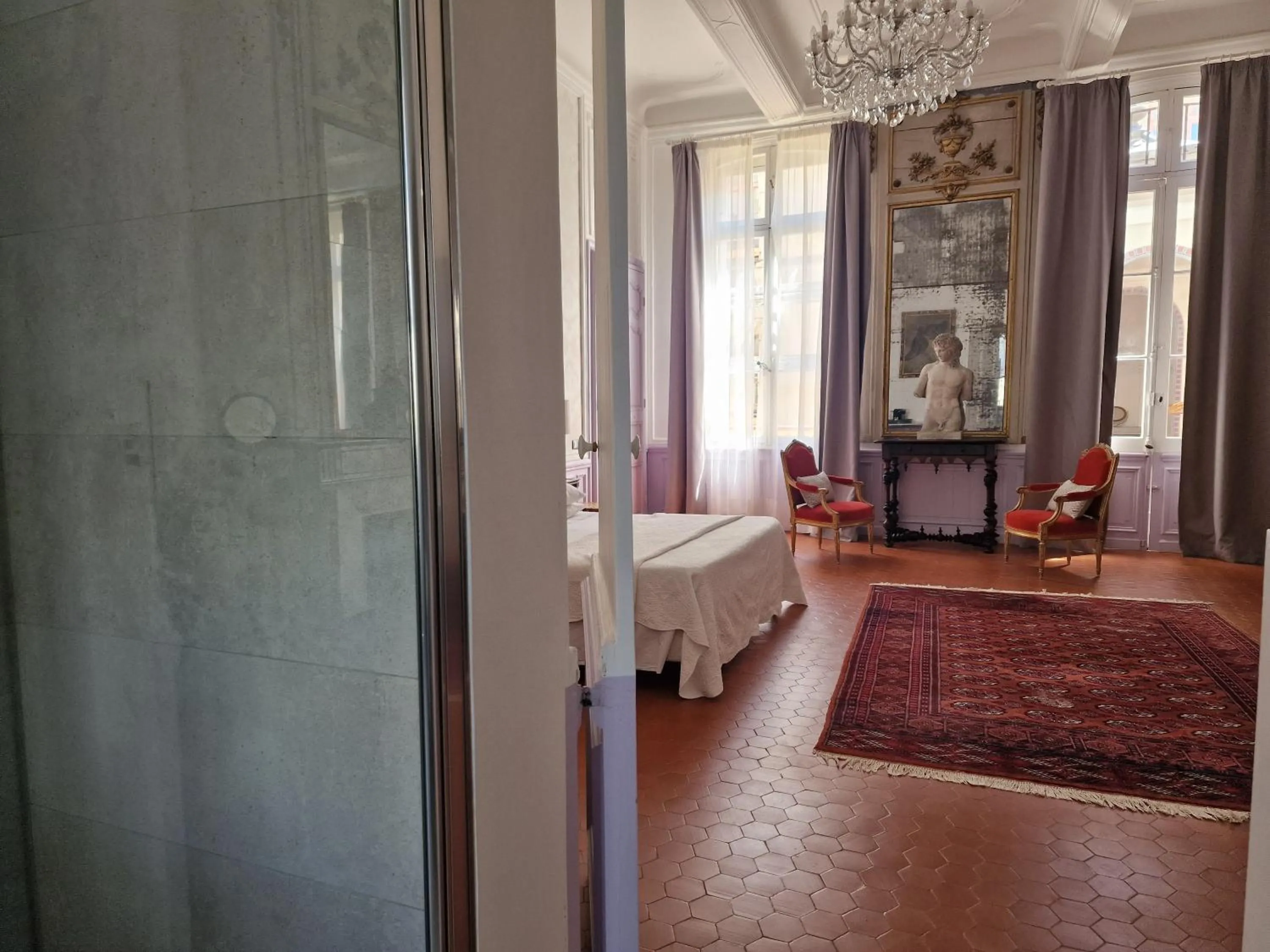 Bed in Palais de Luppé, Chambre d'hôtes