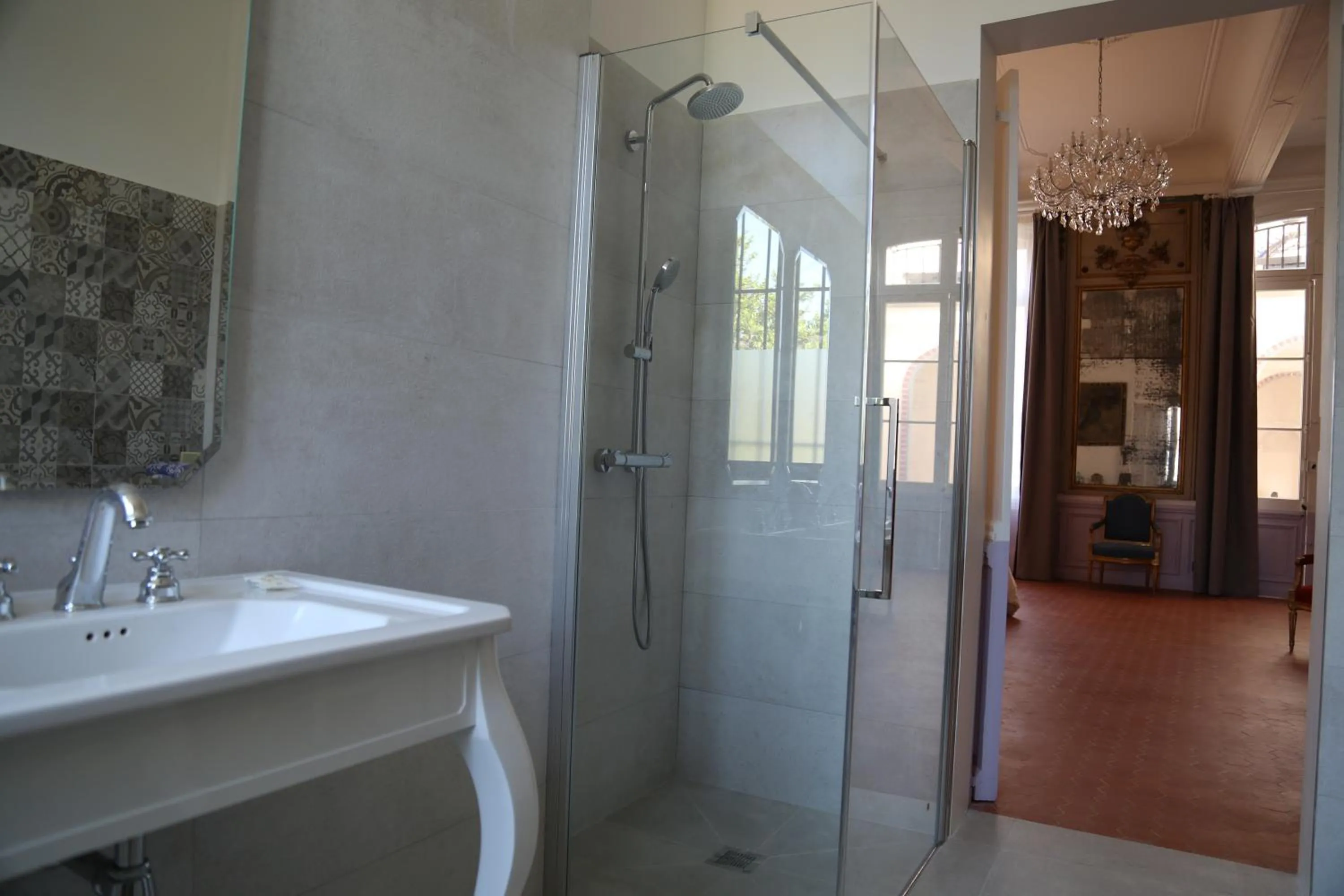Bathroom in Palais de Luppé, Chambre d'hôtes