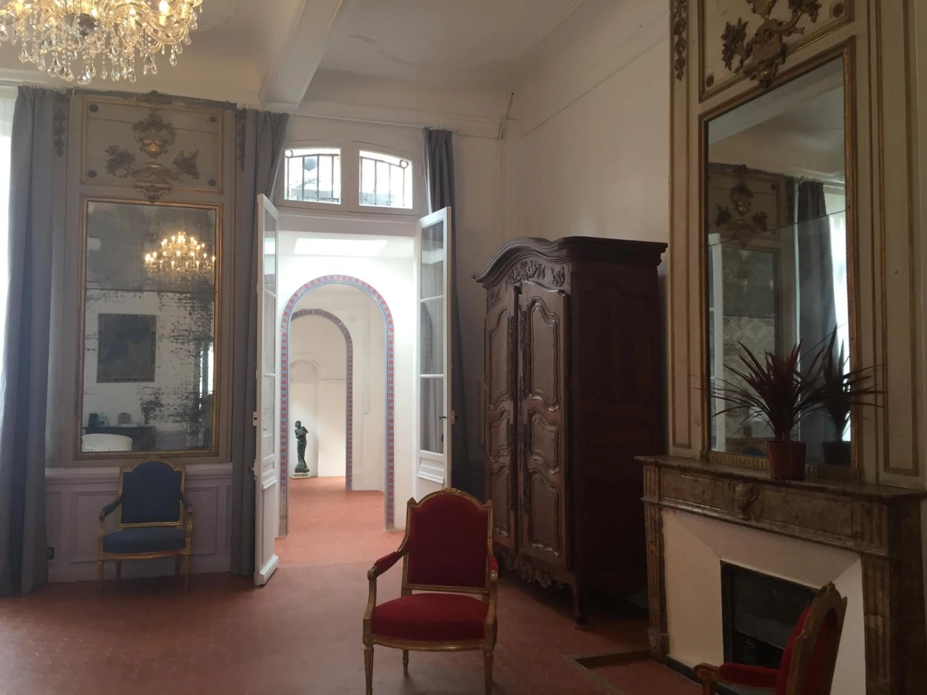 Photo of the whole room in Palais de Luppé, Chambre d'hôtes