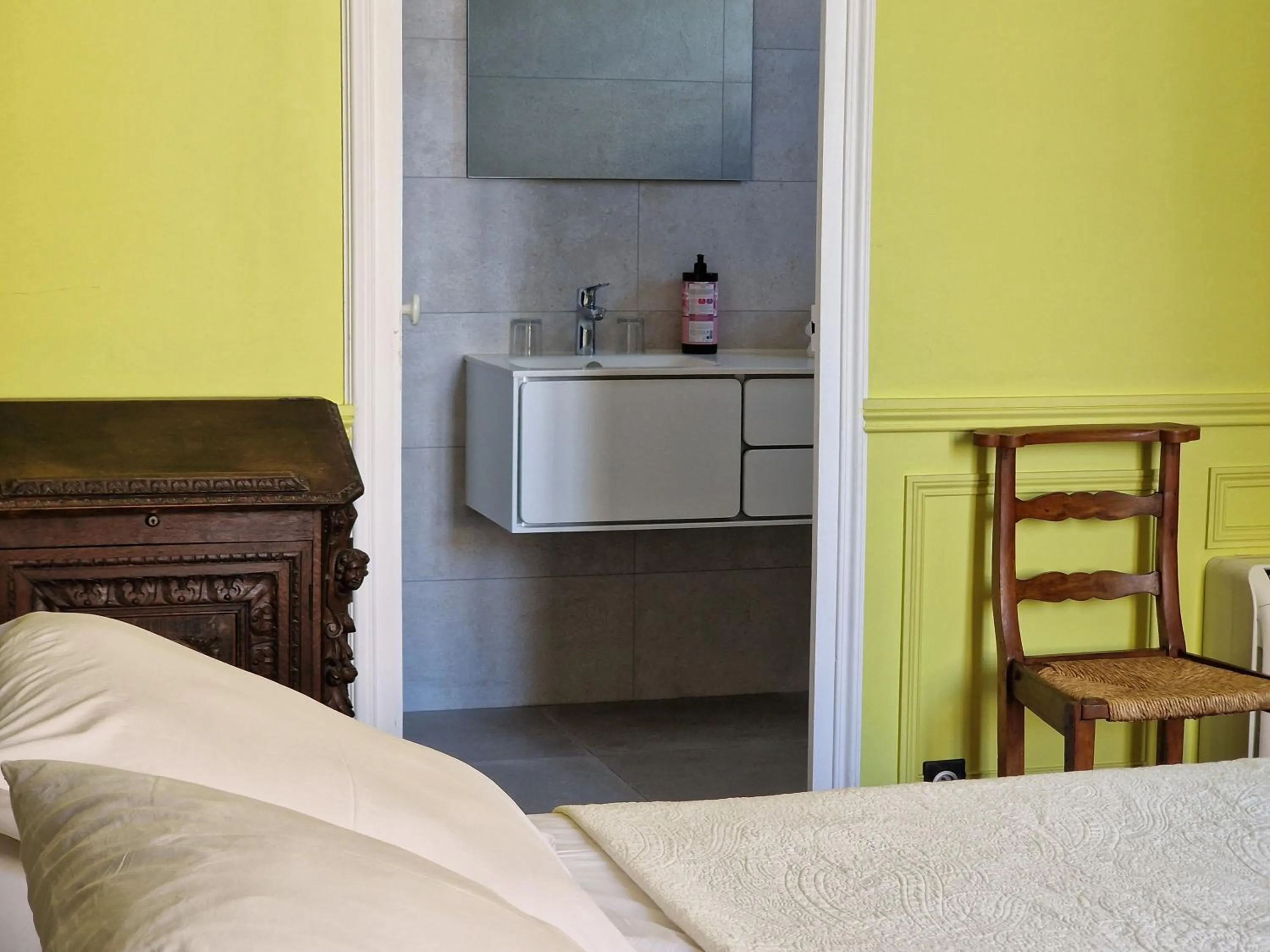 Bed in Palais de Luppé, Chambre d'hôtes